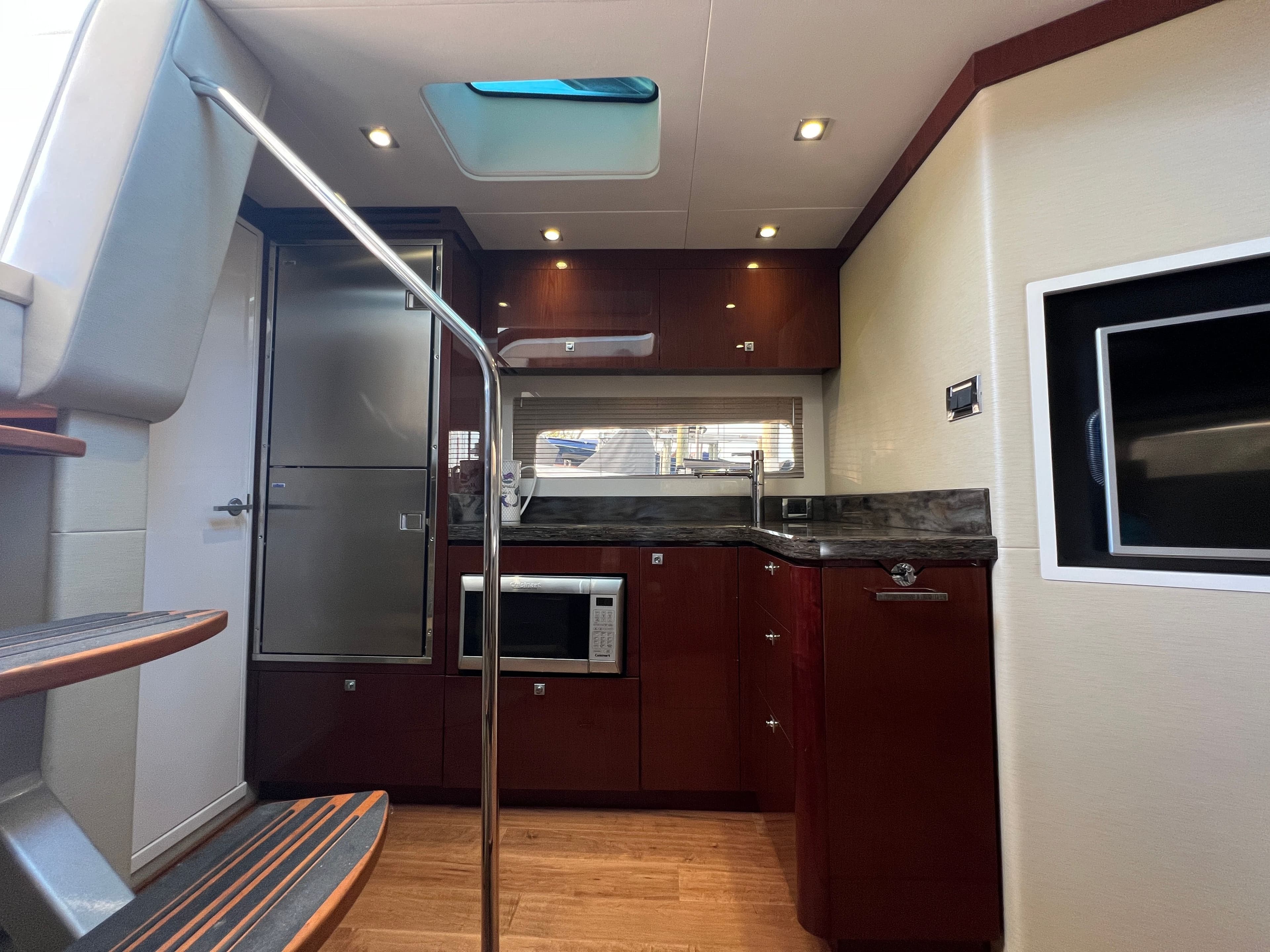 2015 Sea Ray 410 Sundancer - 58