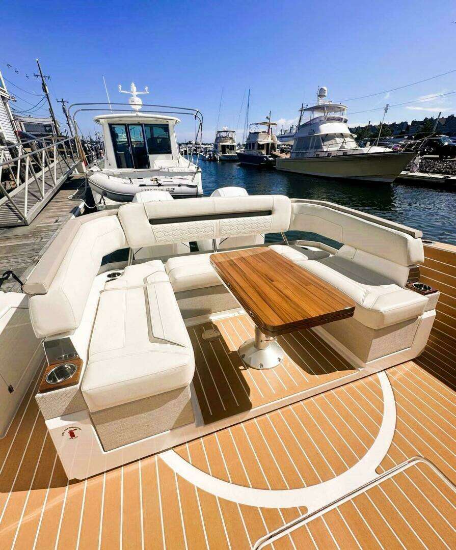 2024 Tiara Yachts 43 LS - Image 14