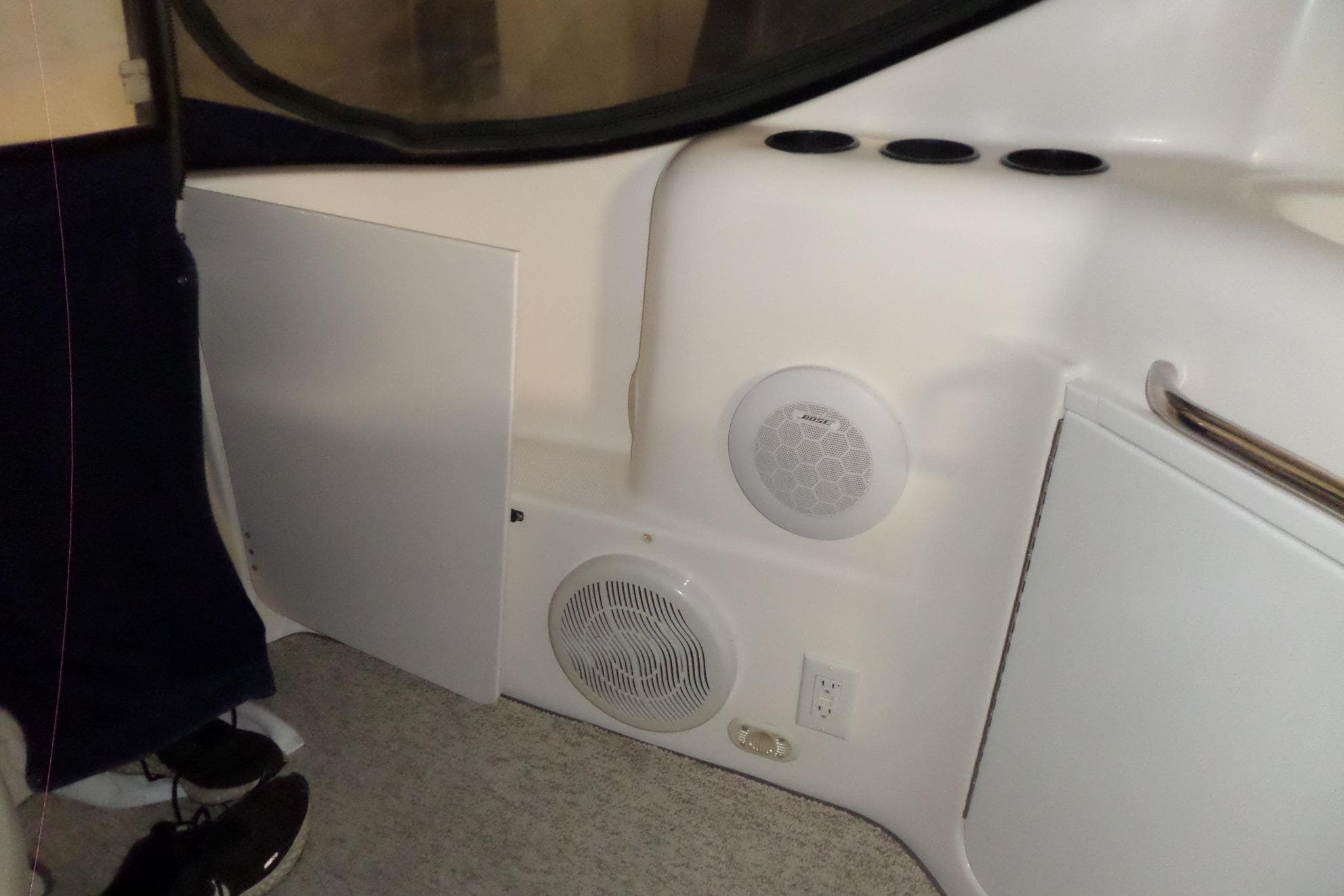 Interior of 2000 Bayliner 3055 Ciera boat with speakers and storage compartments.