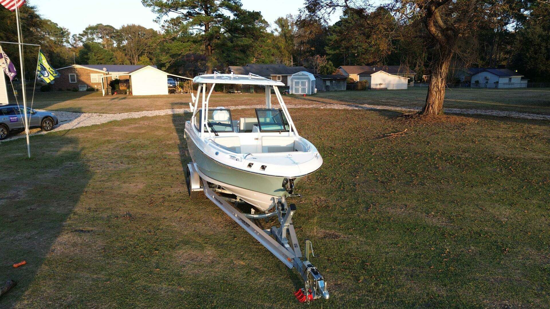 2023 Boston Whaler 240 Vantage - Image 3