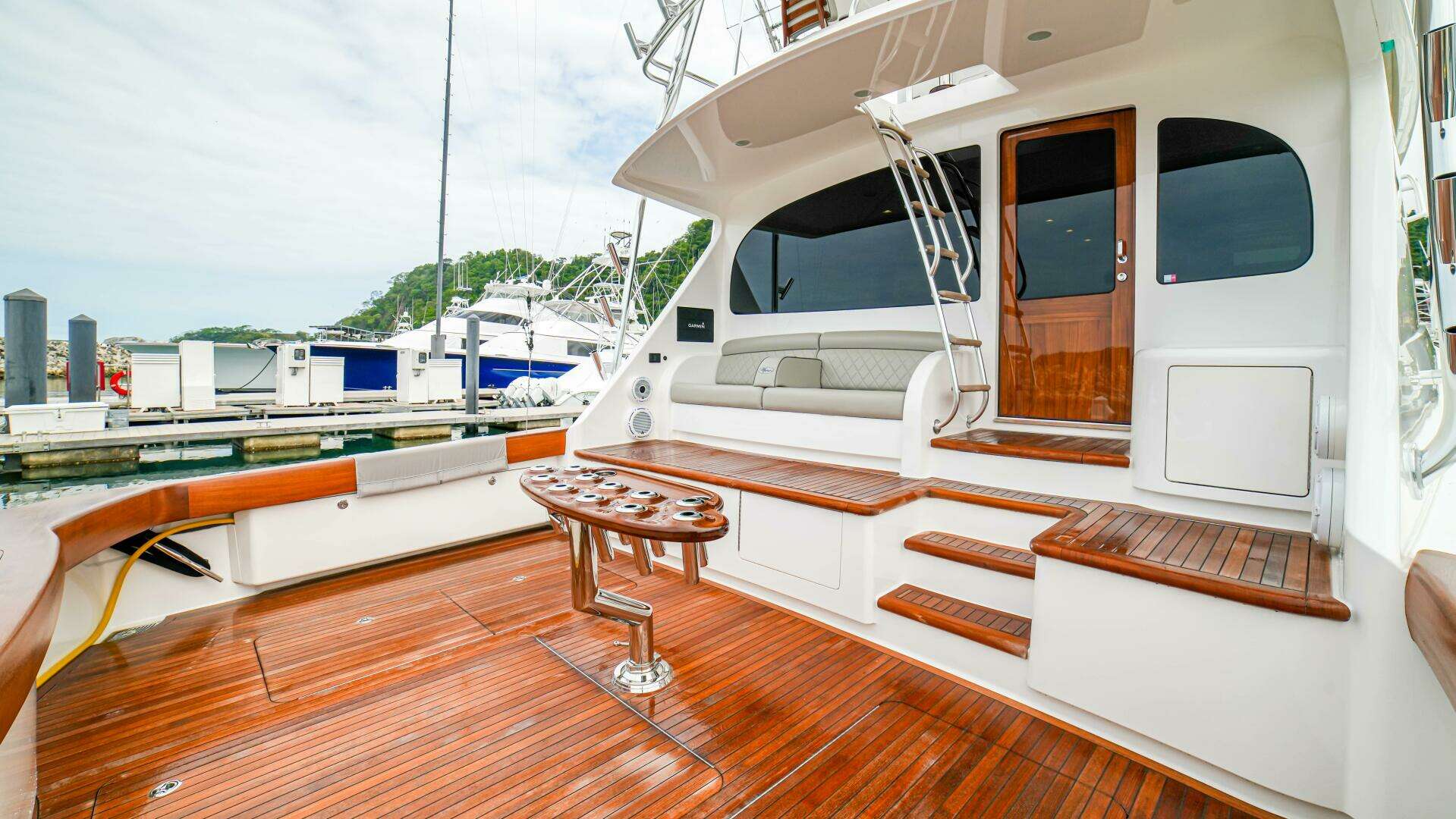 2023 Viking 72 Convertible - Image 7