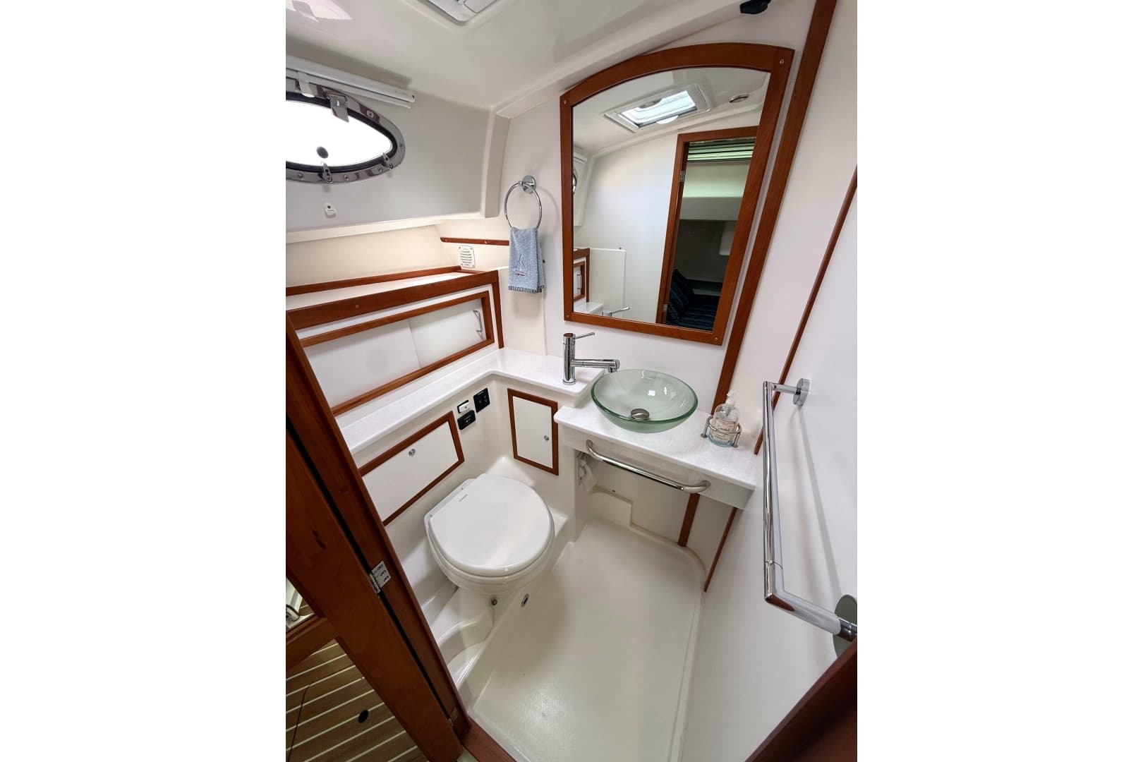 2018 Back Cove 41 - Image 25