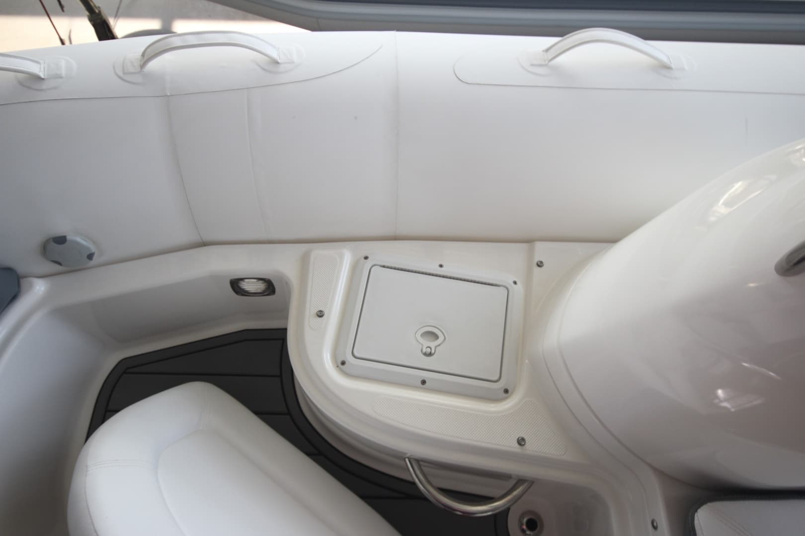 2026 Zodiac Yachtline 440 DL NEO - Image 9
