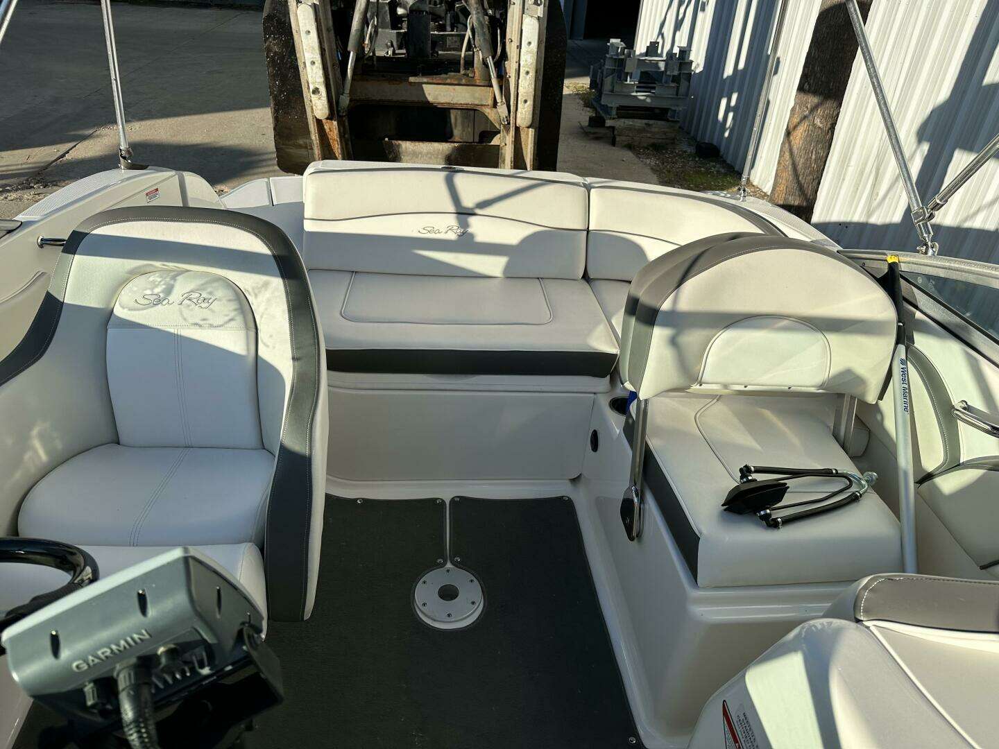 2012 Sea Ray 200 Sundeck - Image 7