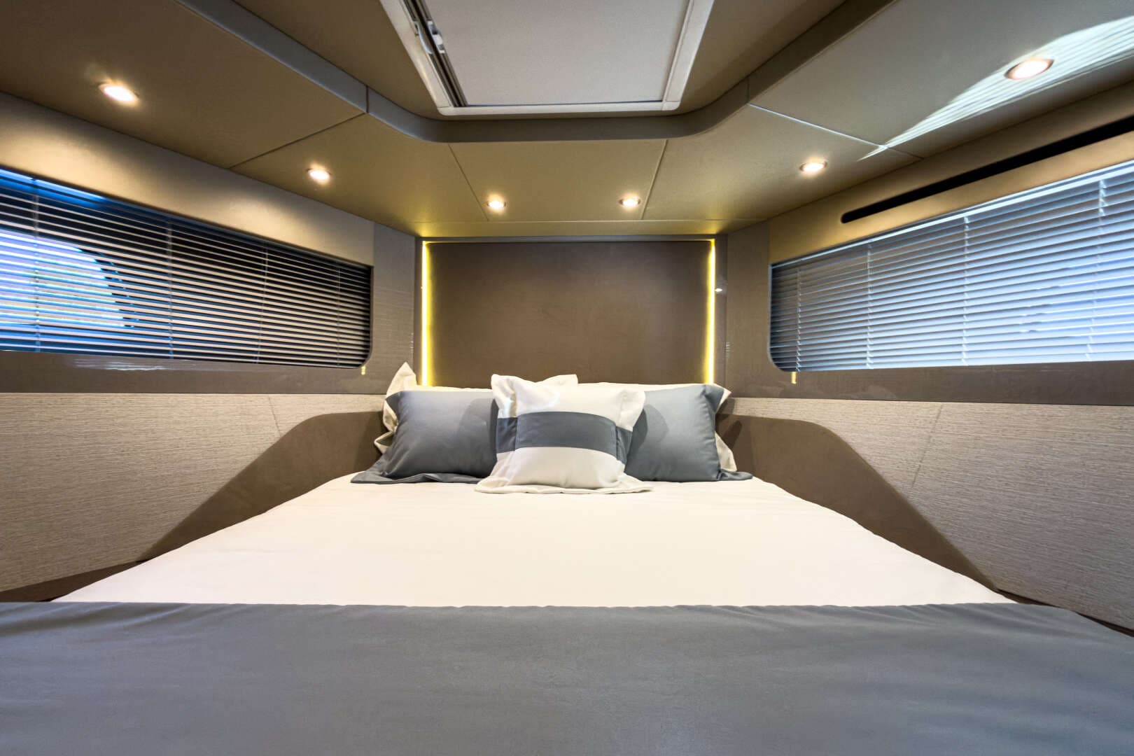 2026 Cruisers Yachts 50 FLY - Image 40