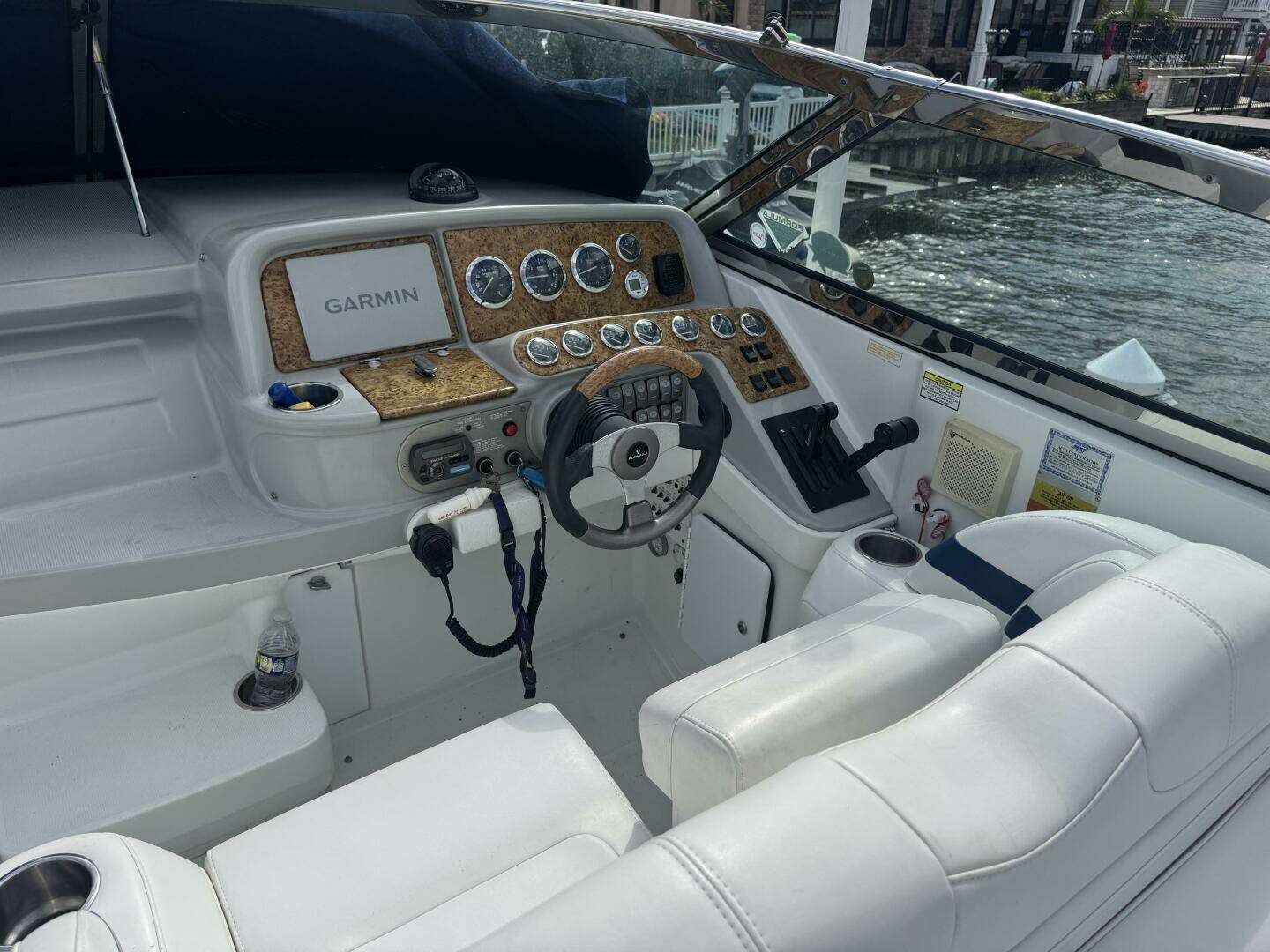 2007 Formula 330 Sun Sport - Image 17
