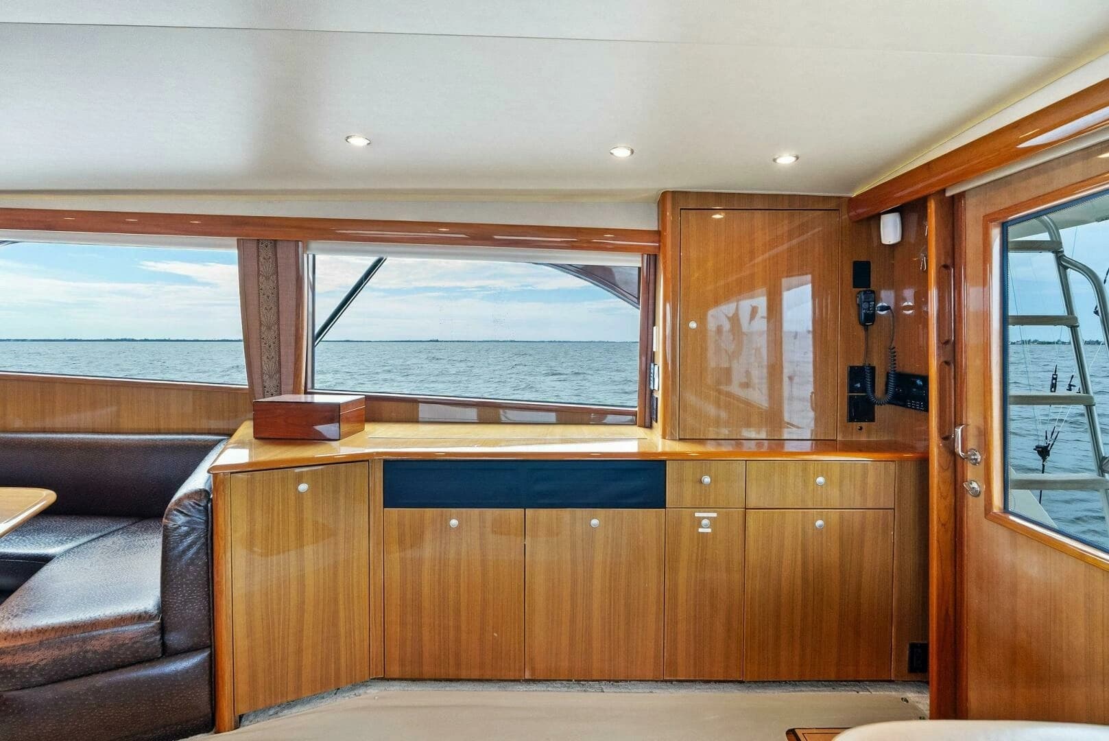2006 Viking 61 Convertible - Image 16
