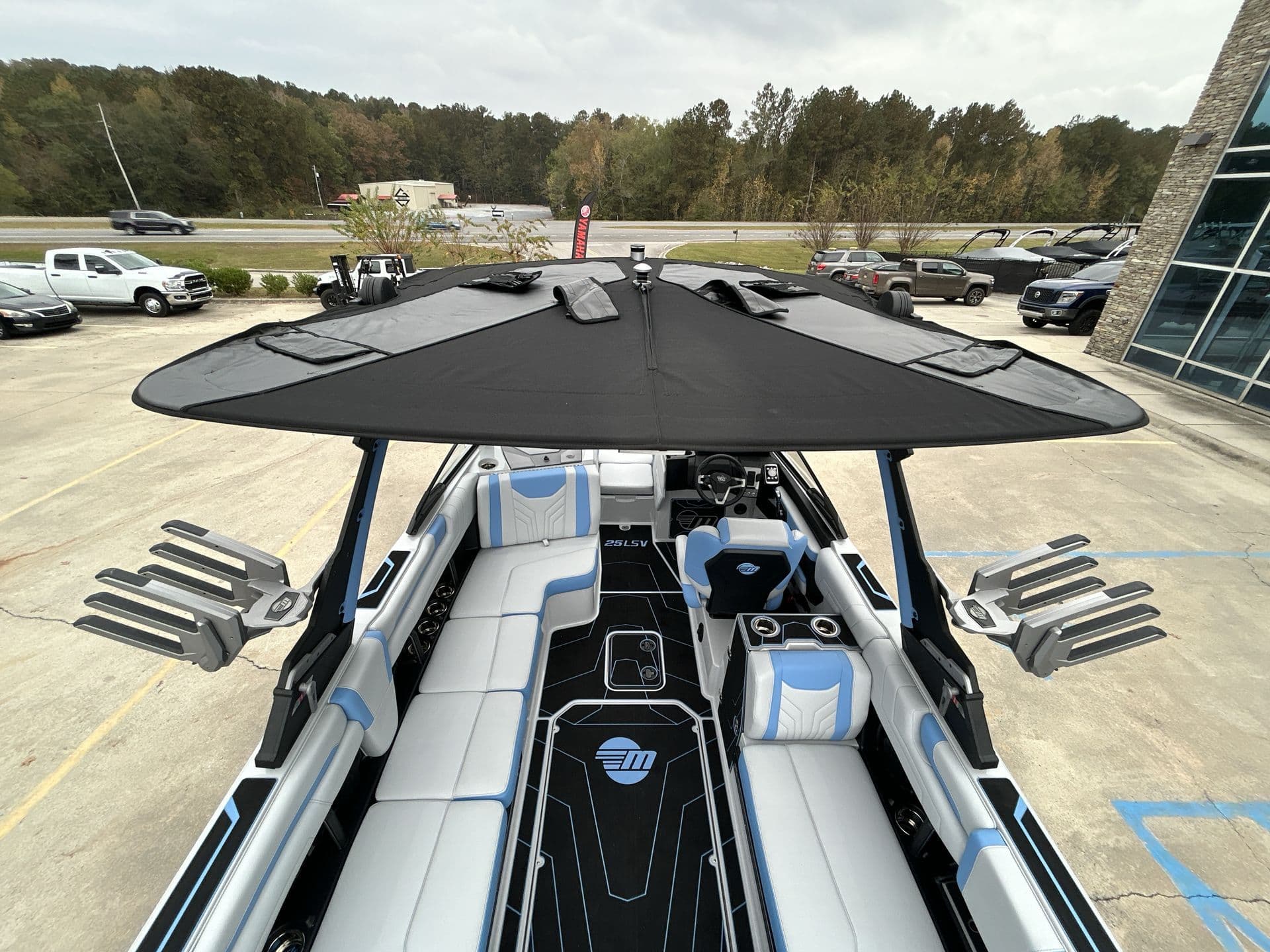 2025 MALIBU 25 LSV - Image 15