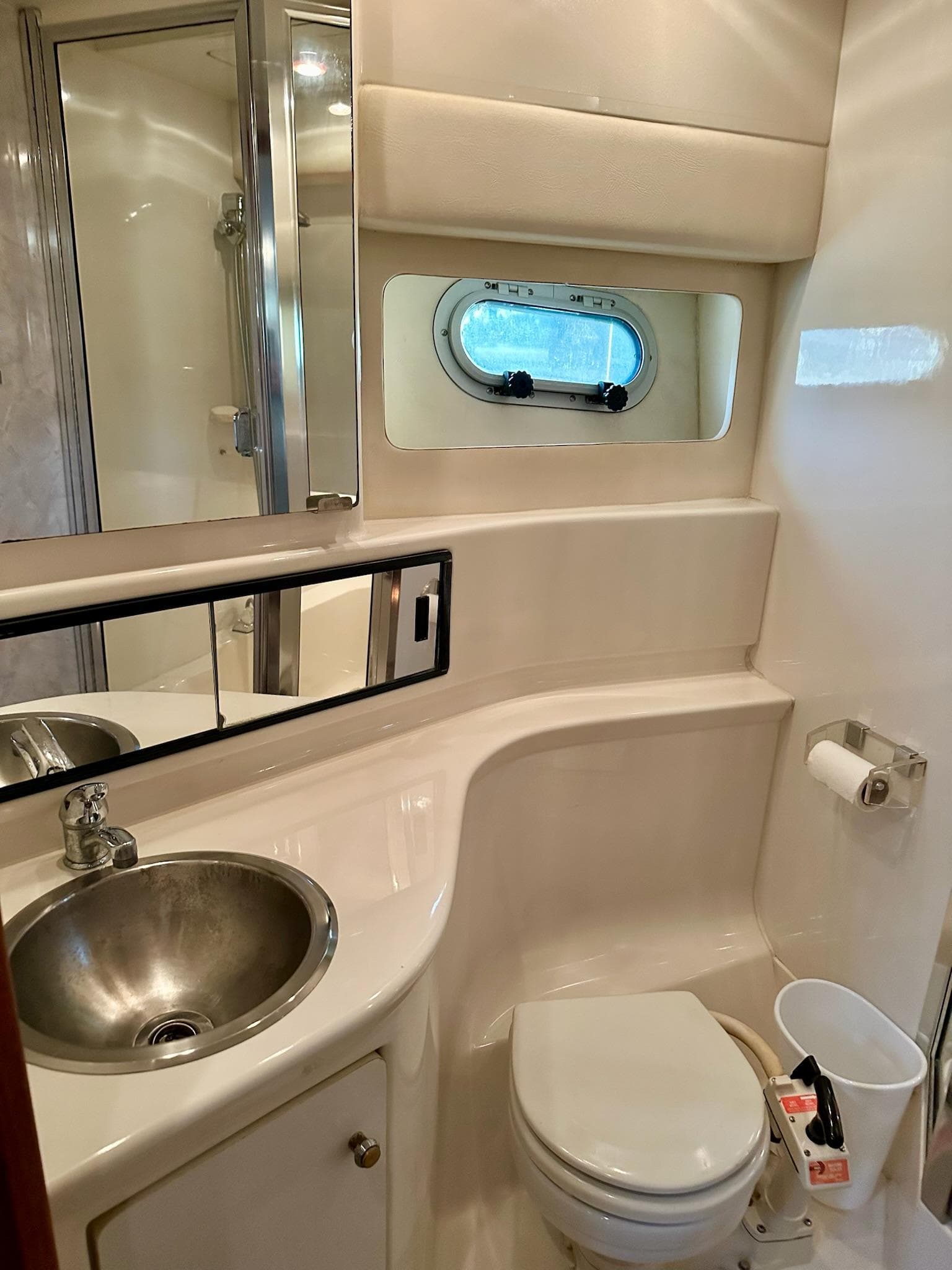 1997 Bayliner 3988 Motoryacht - 26