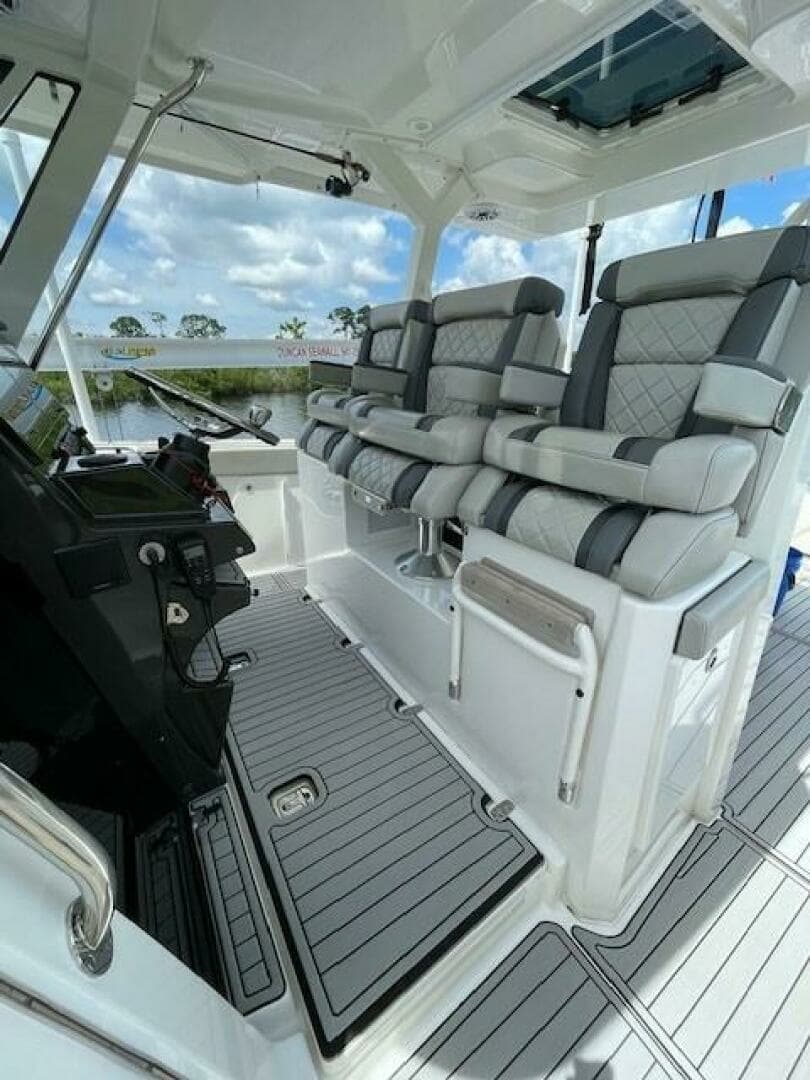 2023 Pursuit 378 Sport - Image 8