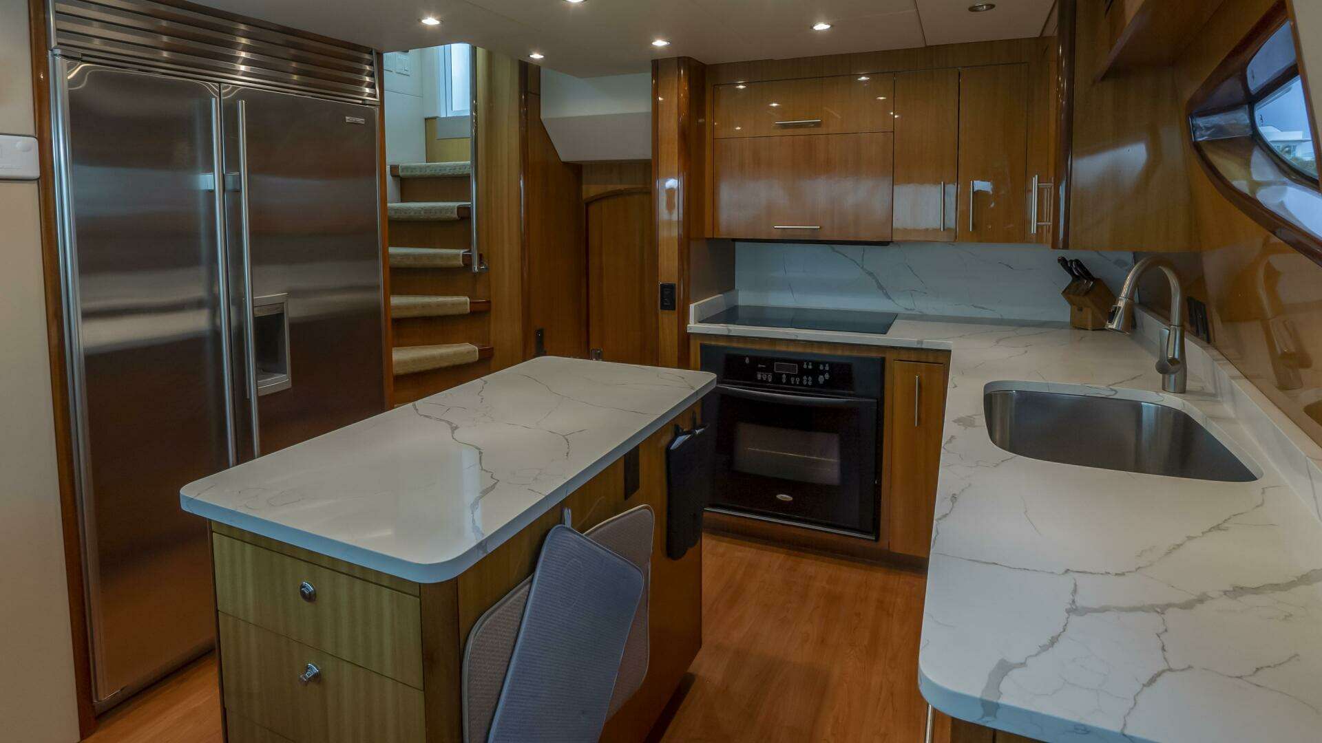 2007 Hatteras 80 - Image 31