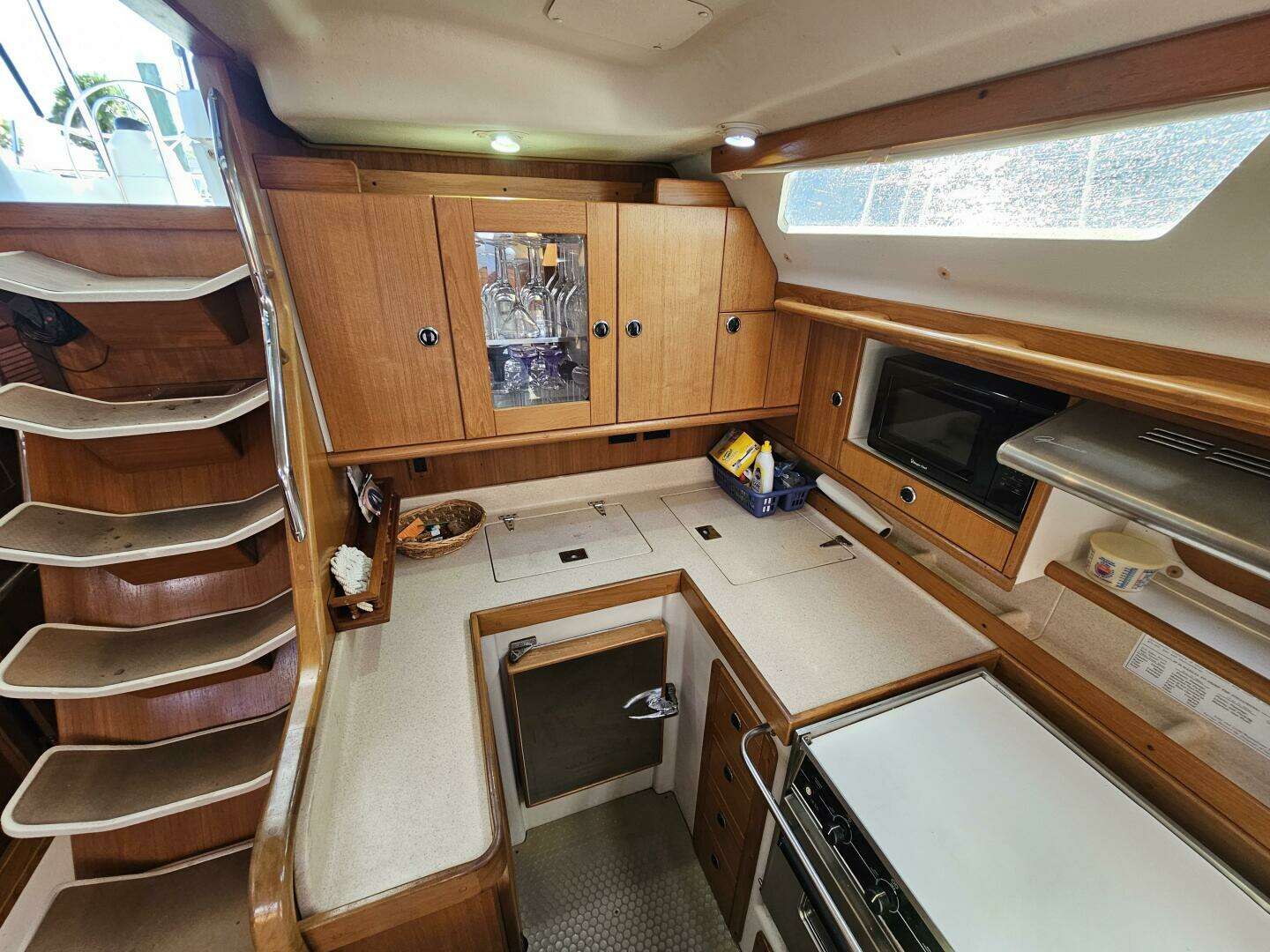 2001 Catalina 470 - Image 15