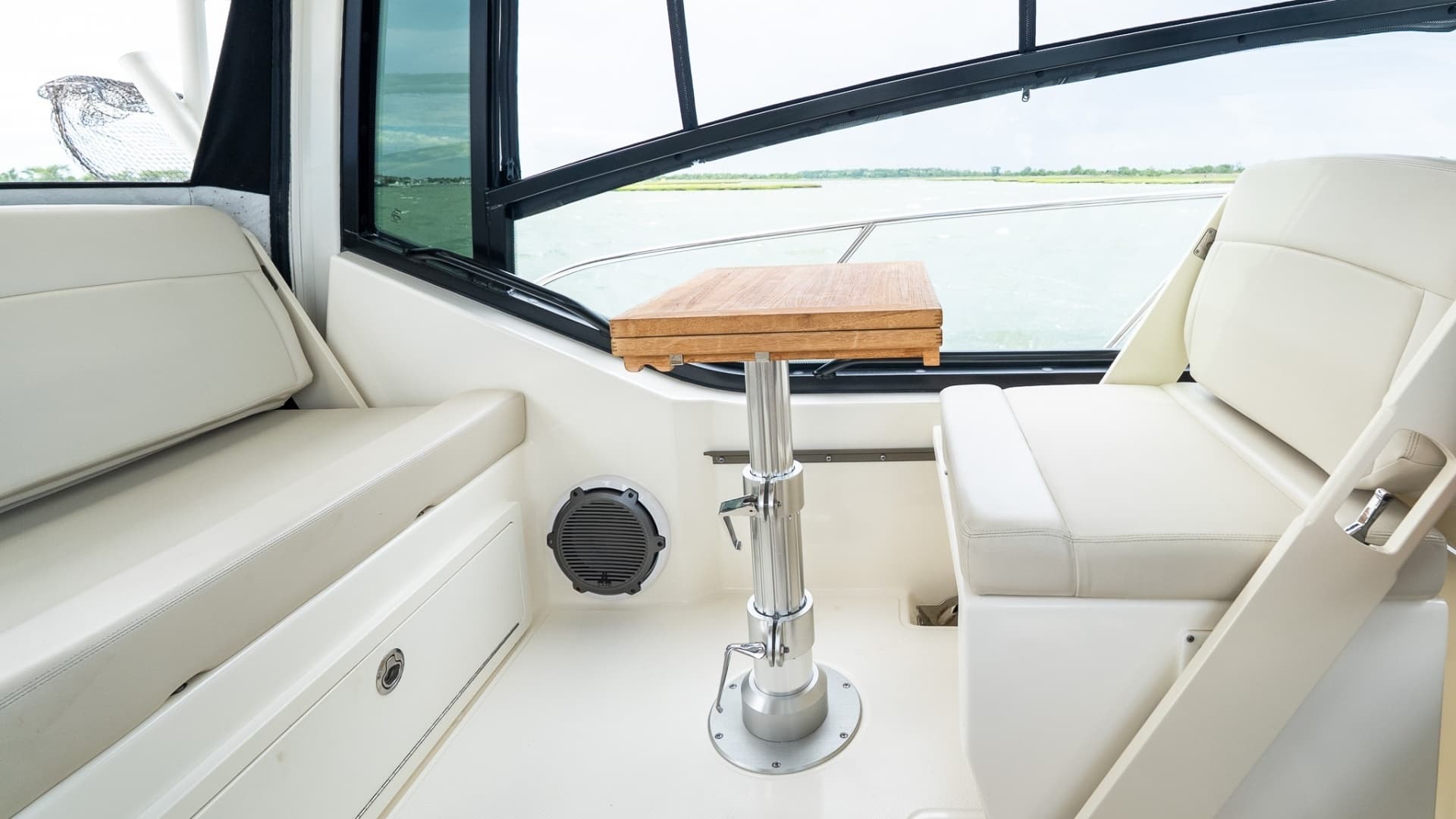 2020 Boston Whaler 325 Conquest - Image 26