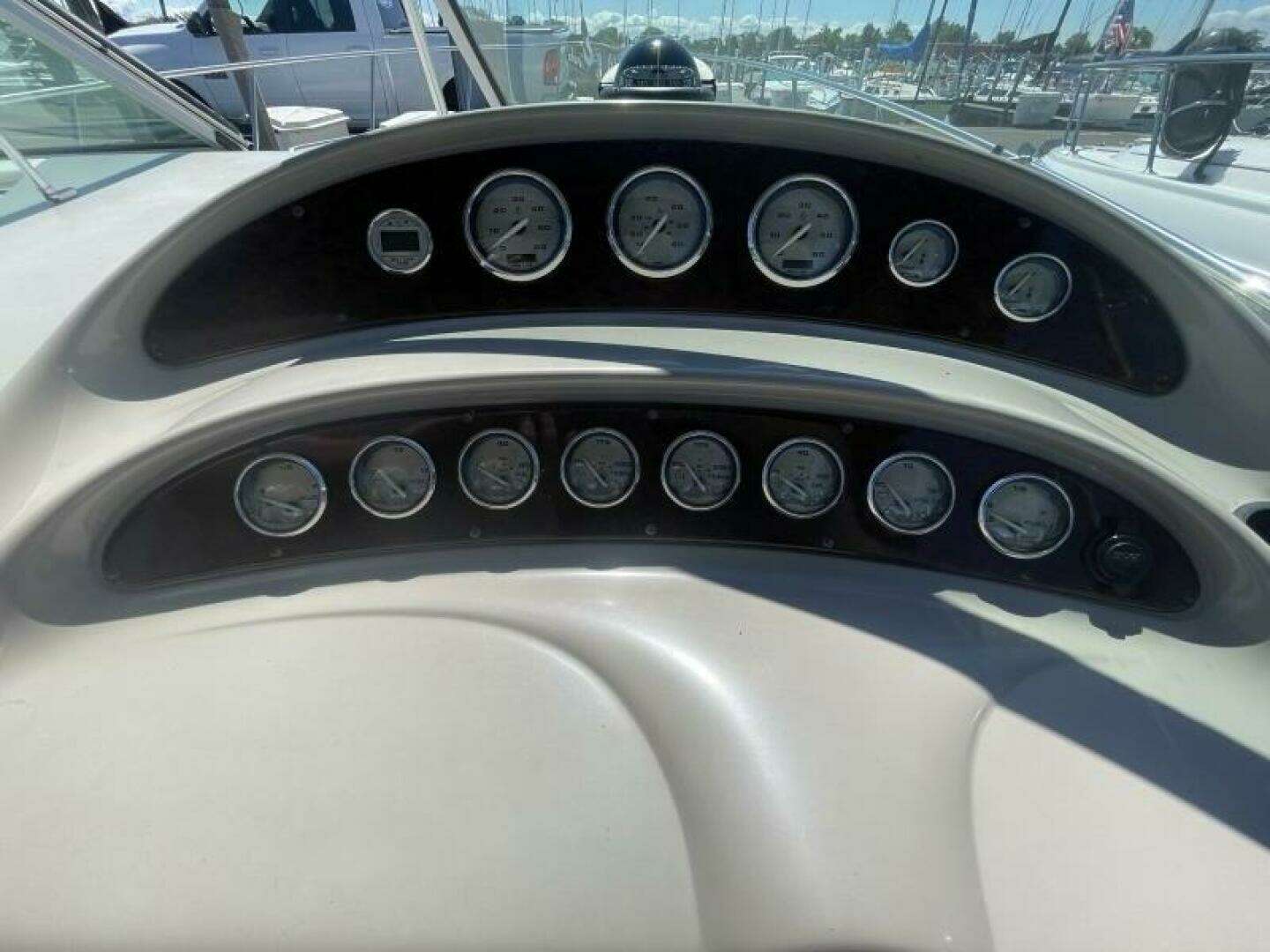 2005 Monterey 322 Cruiser - Image 16