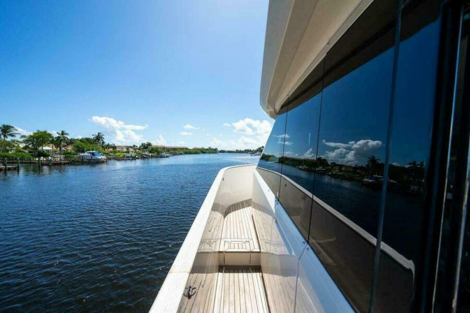 2015 Monte Carlo Yachts MCY86 - Image 23