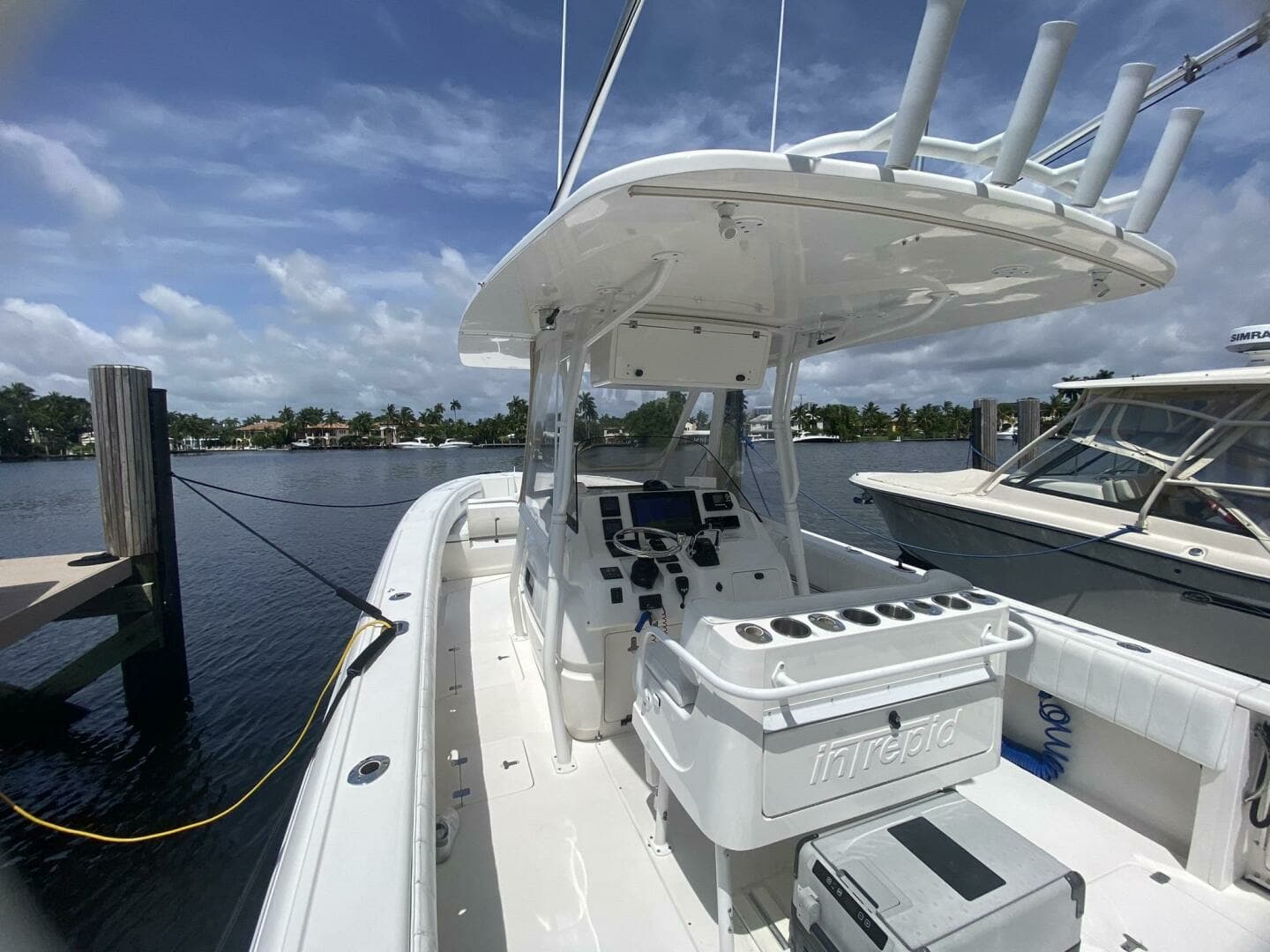 2006 Intrepid 370 - Image 11