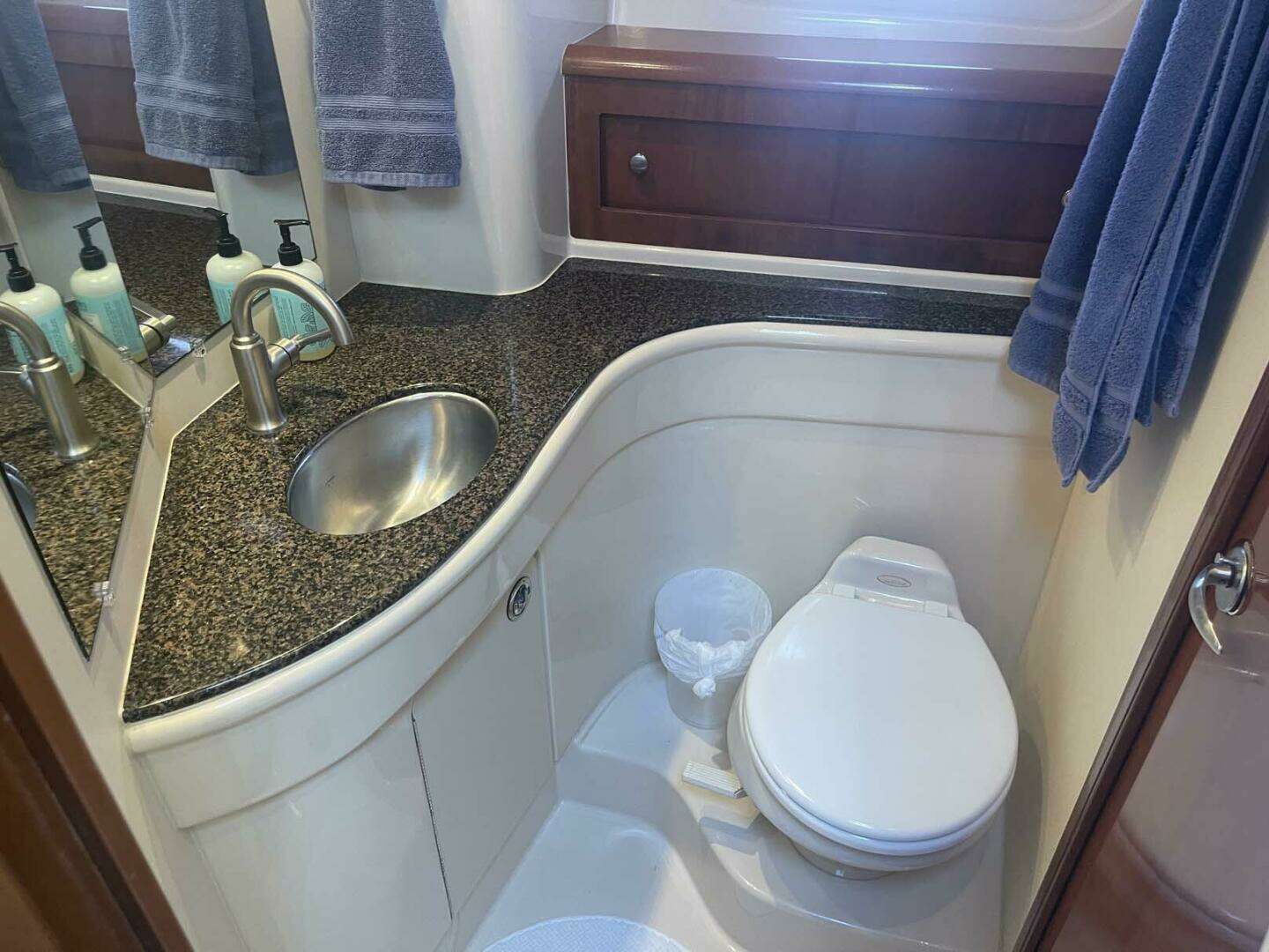2006 Meridian 411 Sedan - Image 43