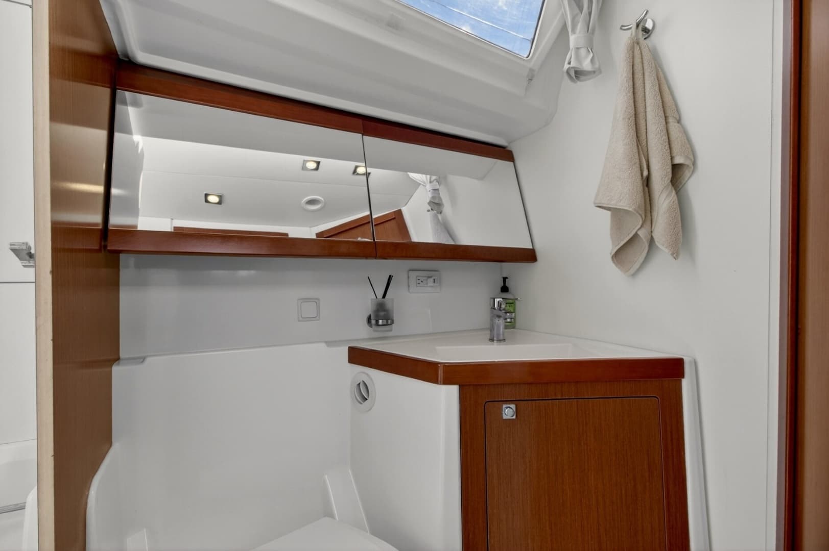 2012 Beneteau Oceanis 48 - Image 44