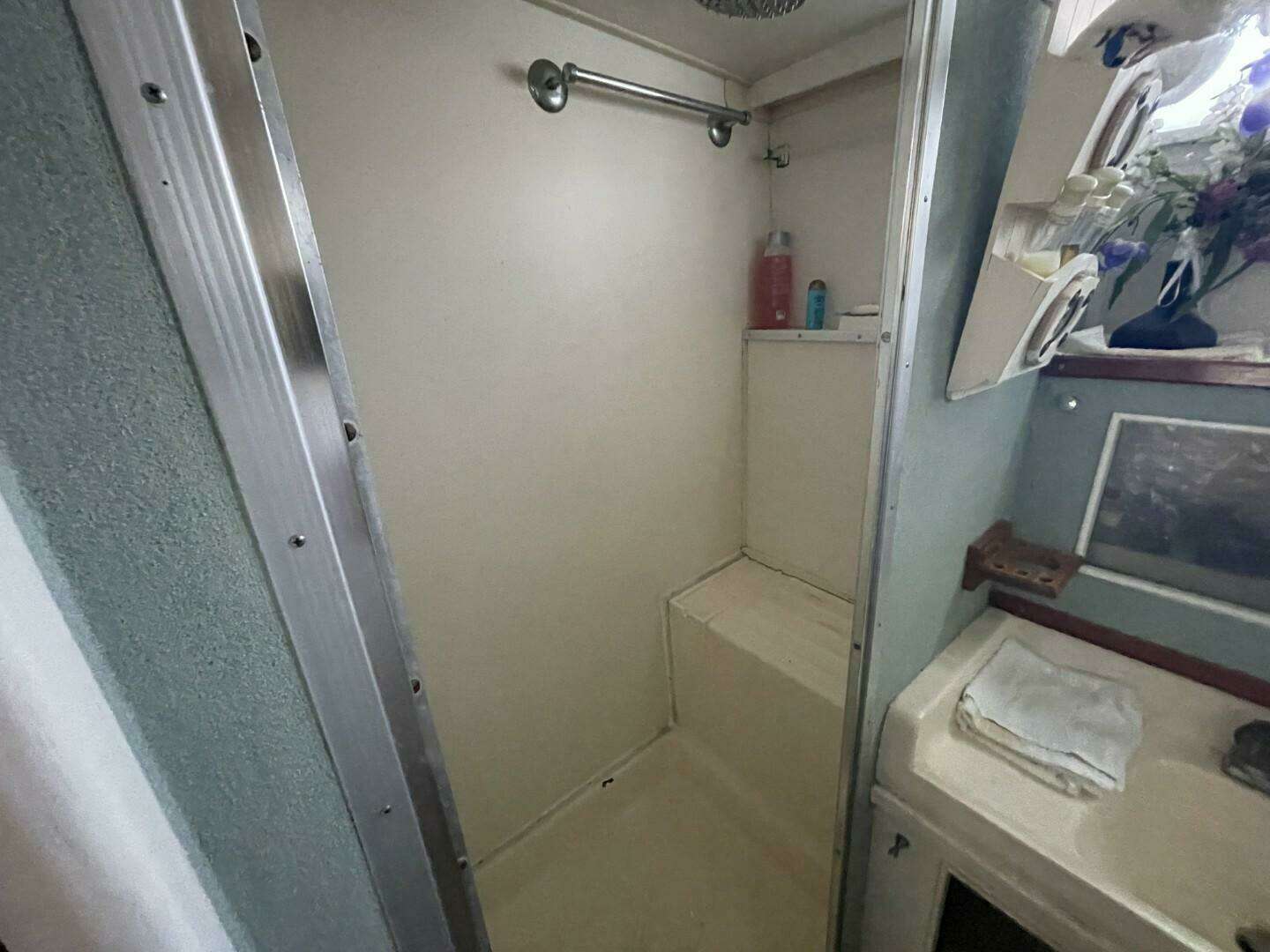 1969 Chris-Craft 47 Commander - Image 29