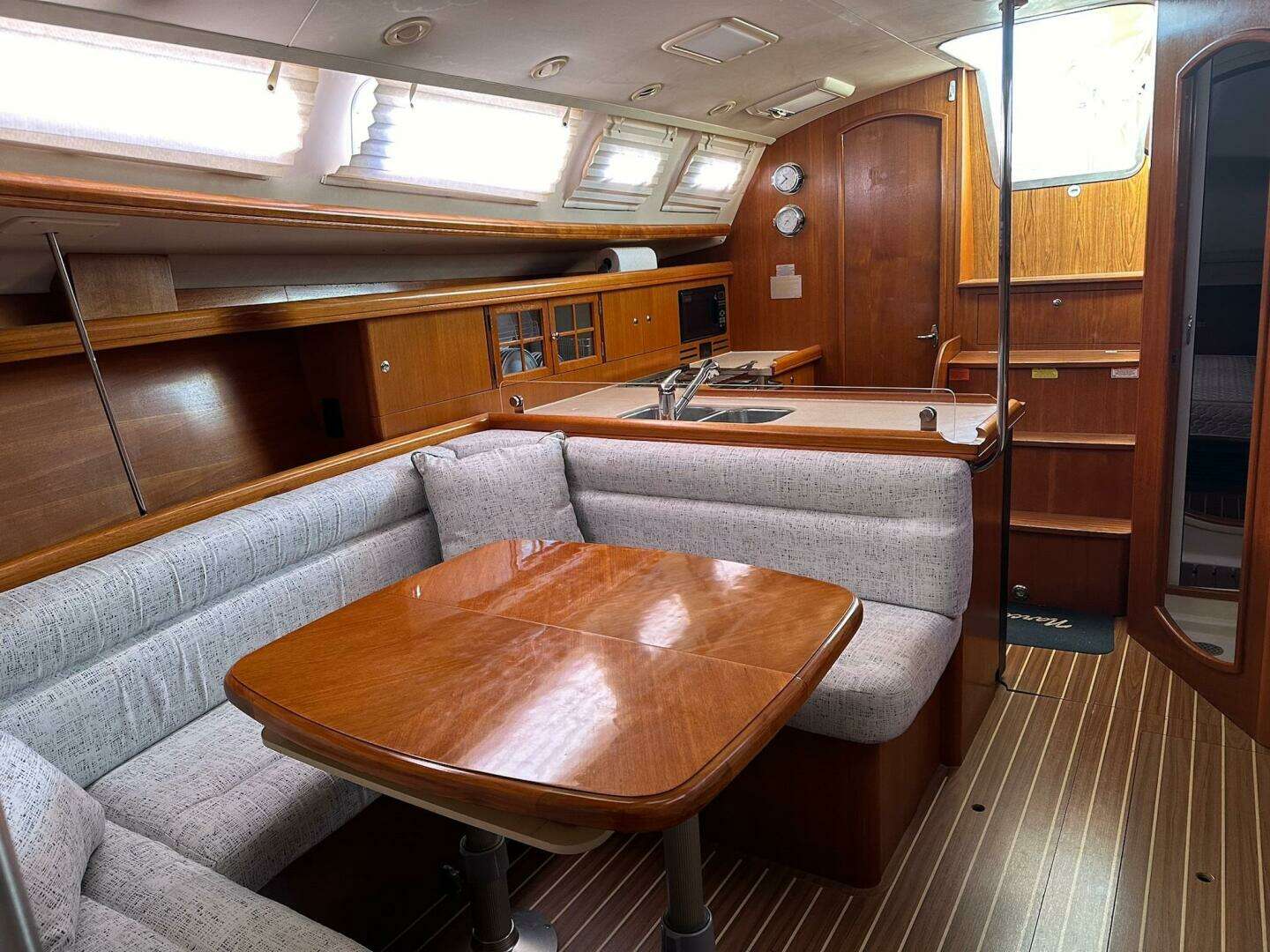 2005 Hunter 38 - Image 32