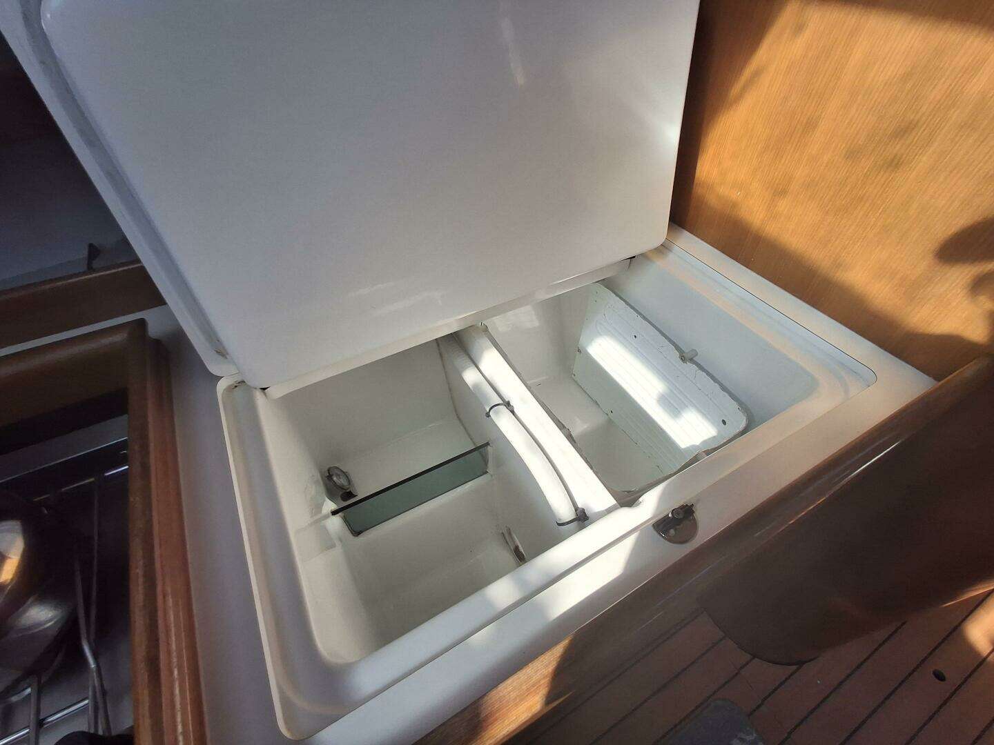 2006 Beneteau 393/403 - Image 19