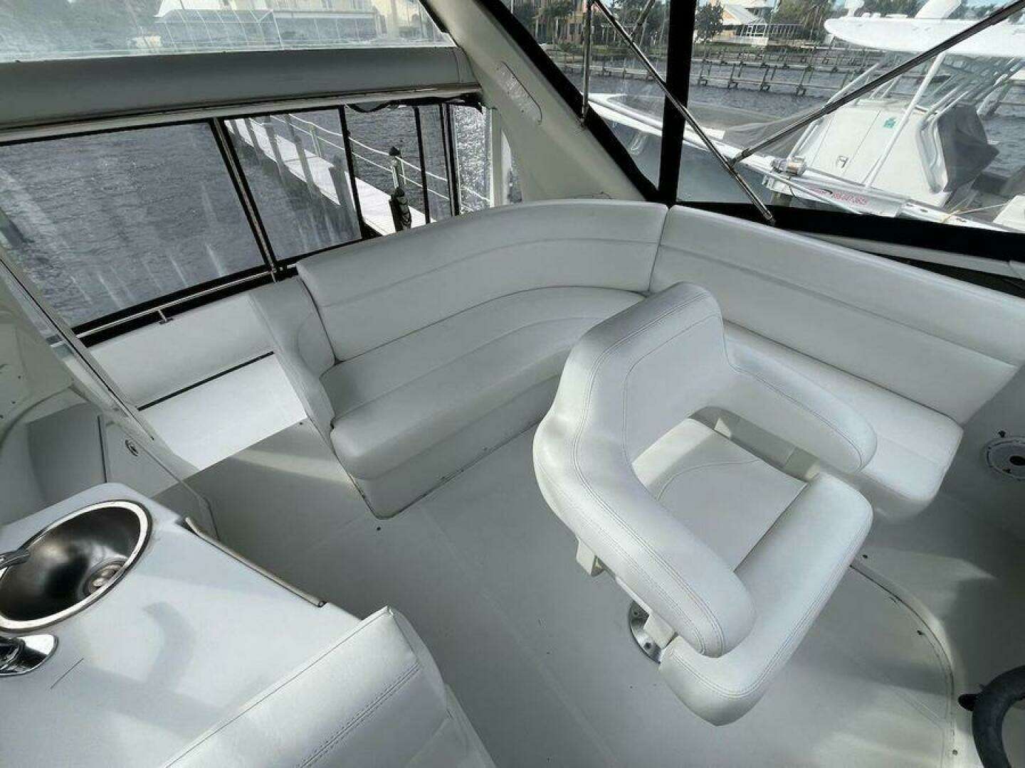2000 Carver 396 Motor Yacht - Image 9