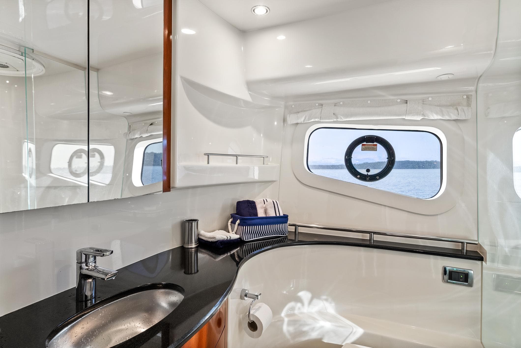 2012 Meridian 541 Sedan - 62
