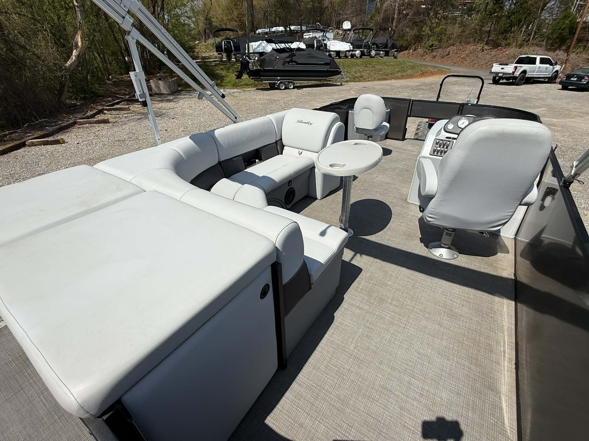 2023 Bentley Pontoons Legacy 200 Fish - 21