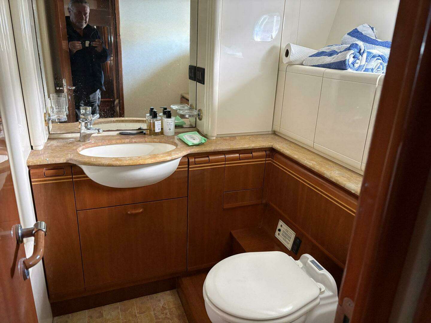 1999 Ferretti Yachts 80 RPH - Image 16