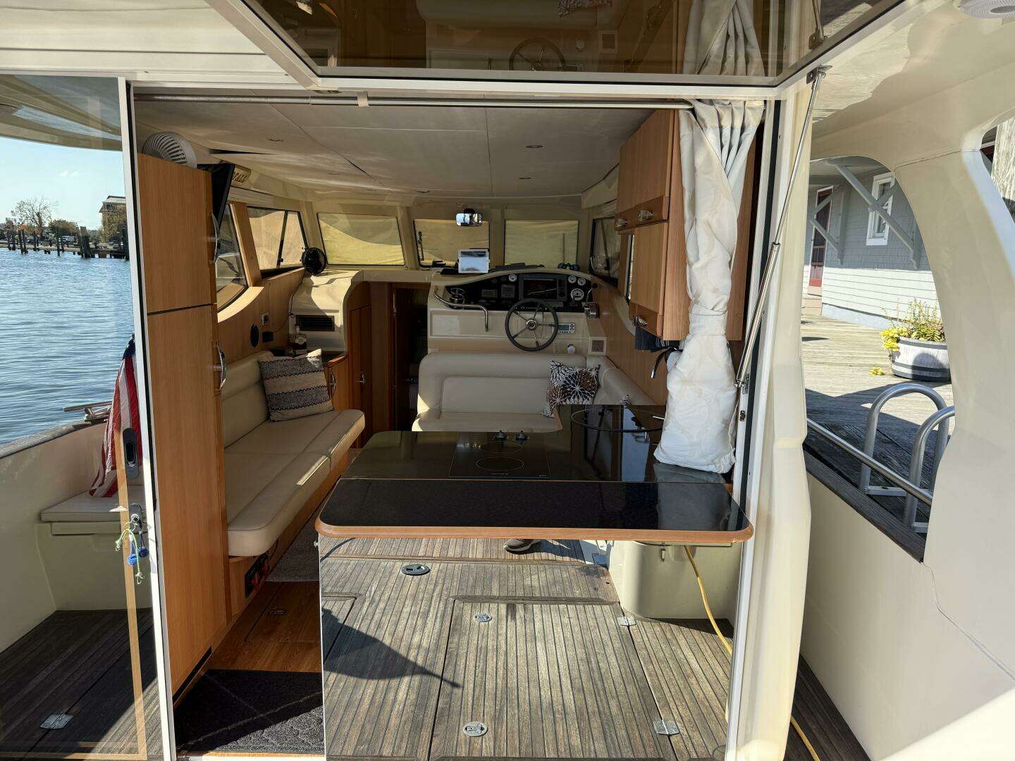 2013 Greenline 33 - Image 21