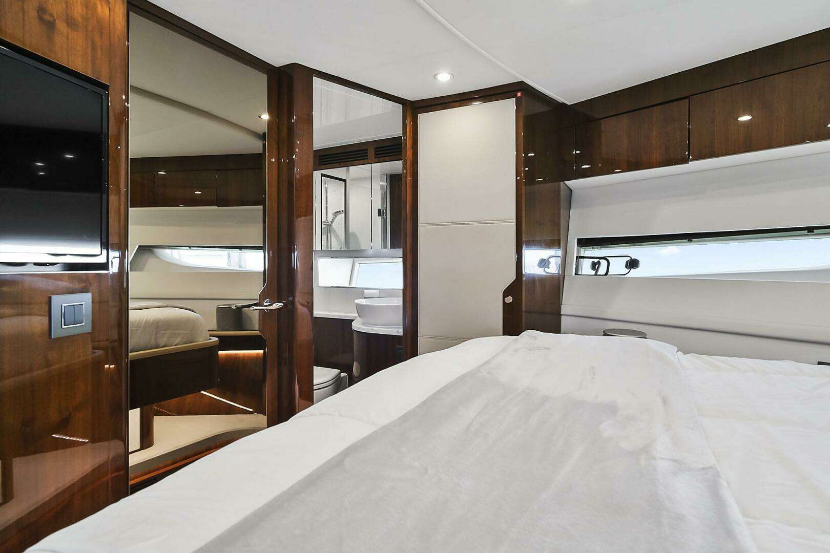 2021 Fairline Squadron 68 - Image 31