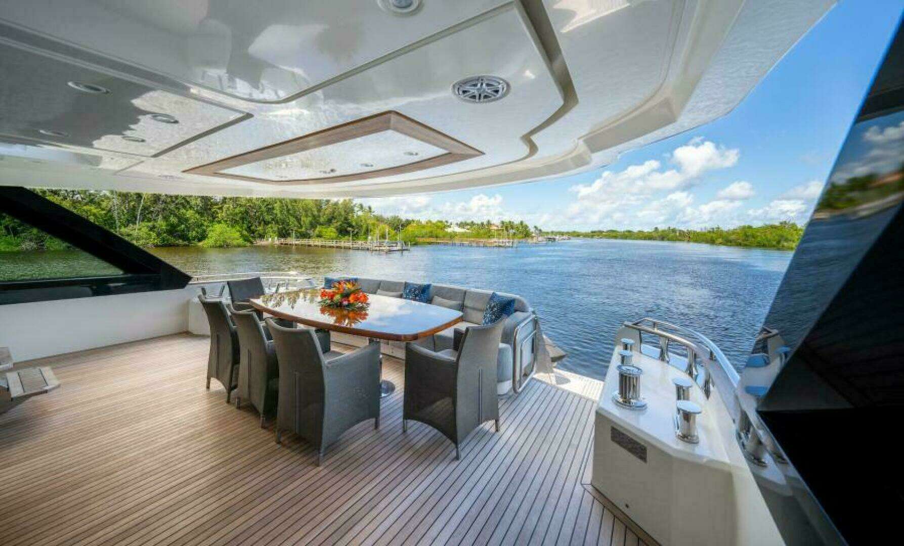 2015 Monte Carlo Yachts MCY86 - Image 21