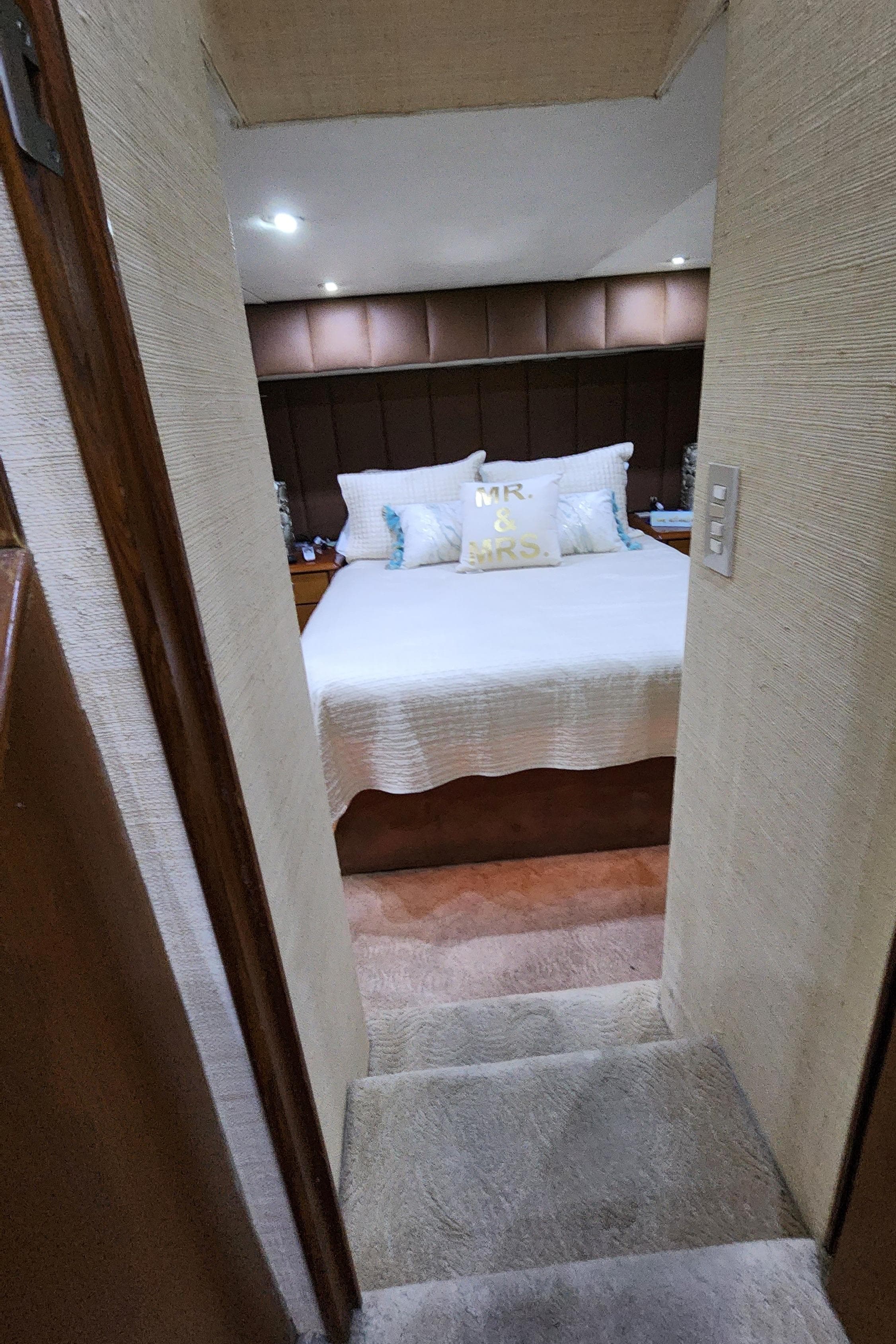 2001 Ocean Yachts 56 Super Sport - 54
