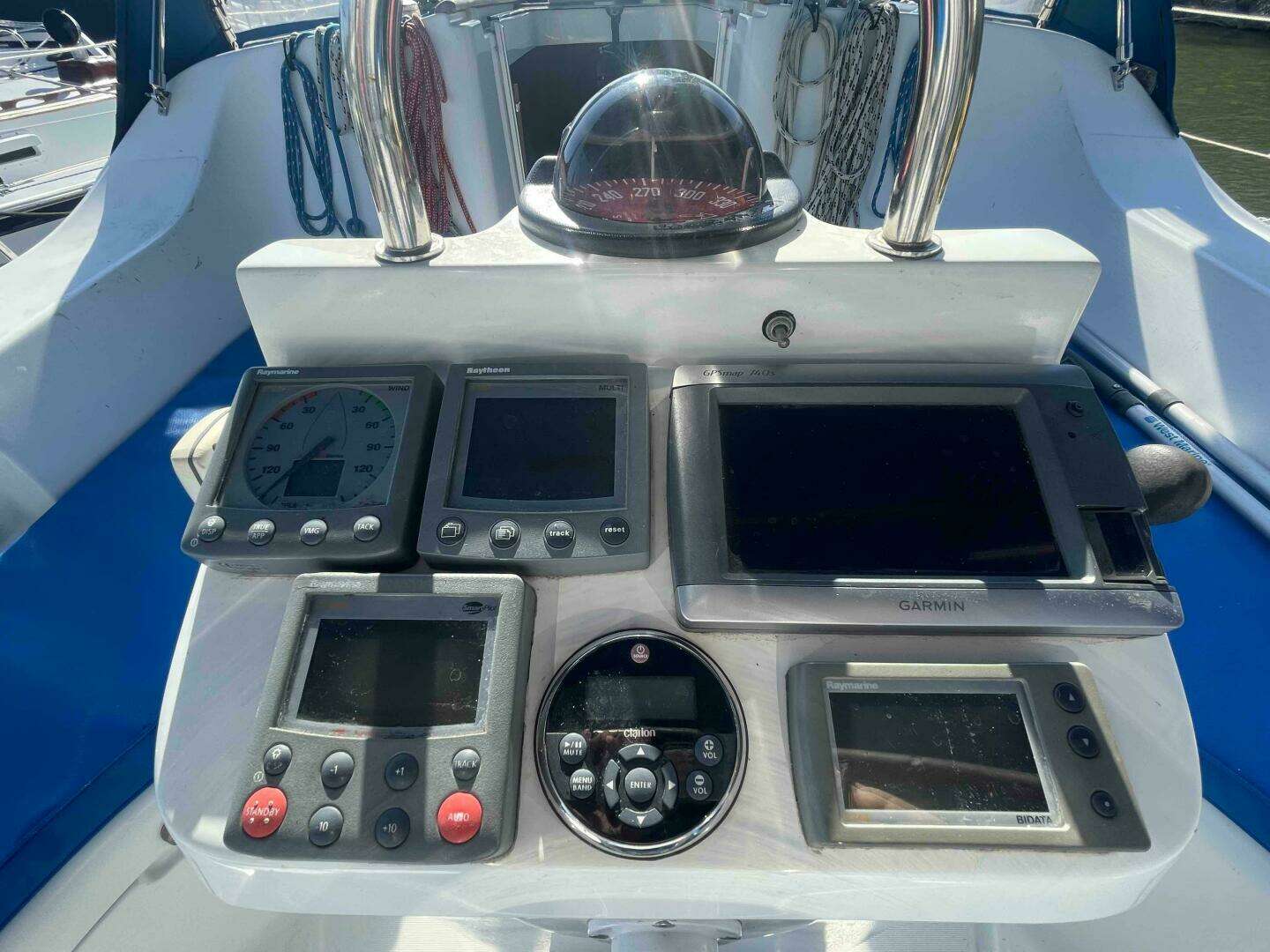 2006 Beneteau 393 - Image 11