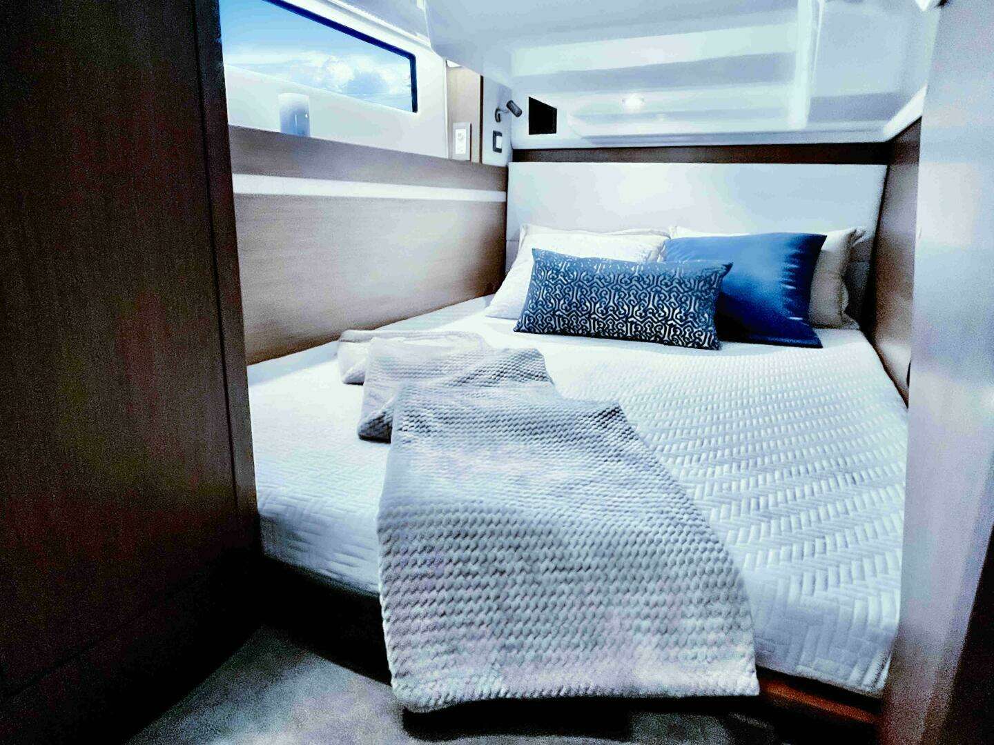 2026 Beneteau Antares 12 Fly - Image 23