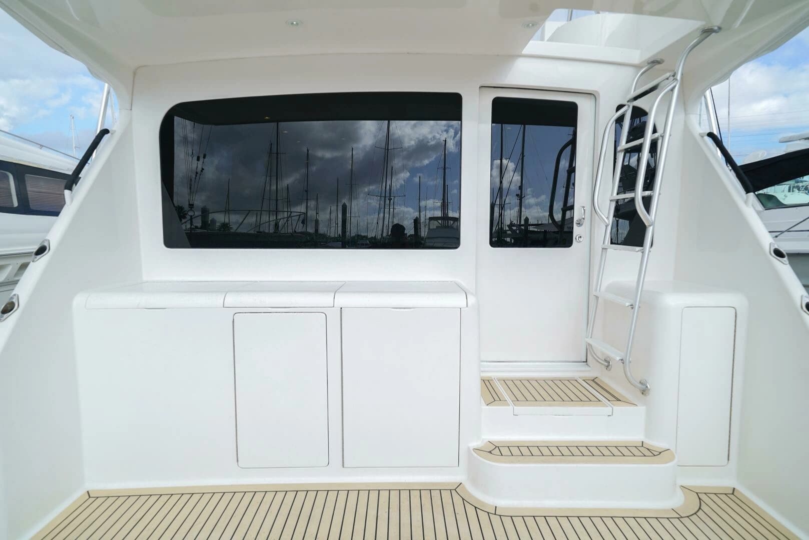 2007 Viking 45 Convertible - Image 23