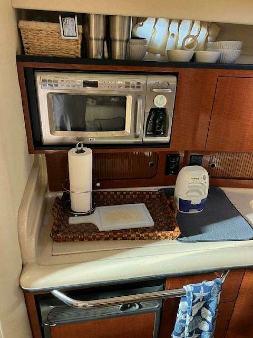 2005 Sea Ray 320 Sundancer - Image 25