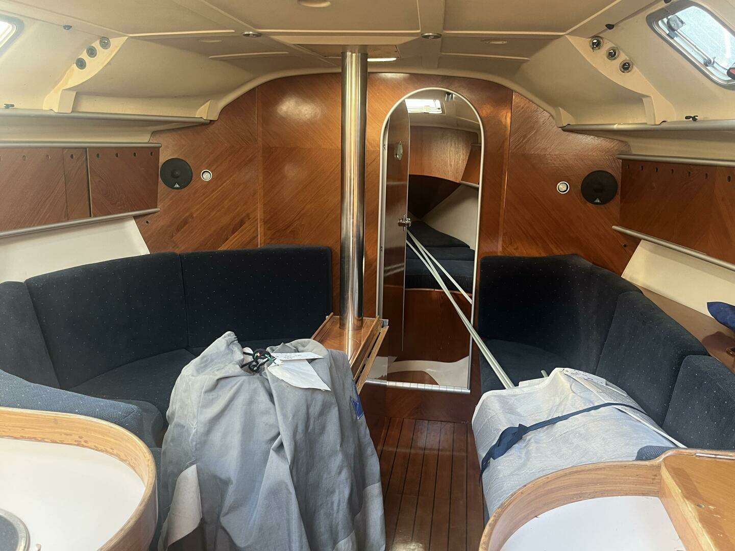 1990 Beneteau — - Image 21