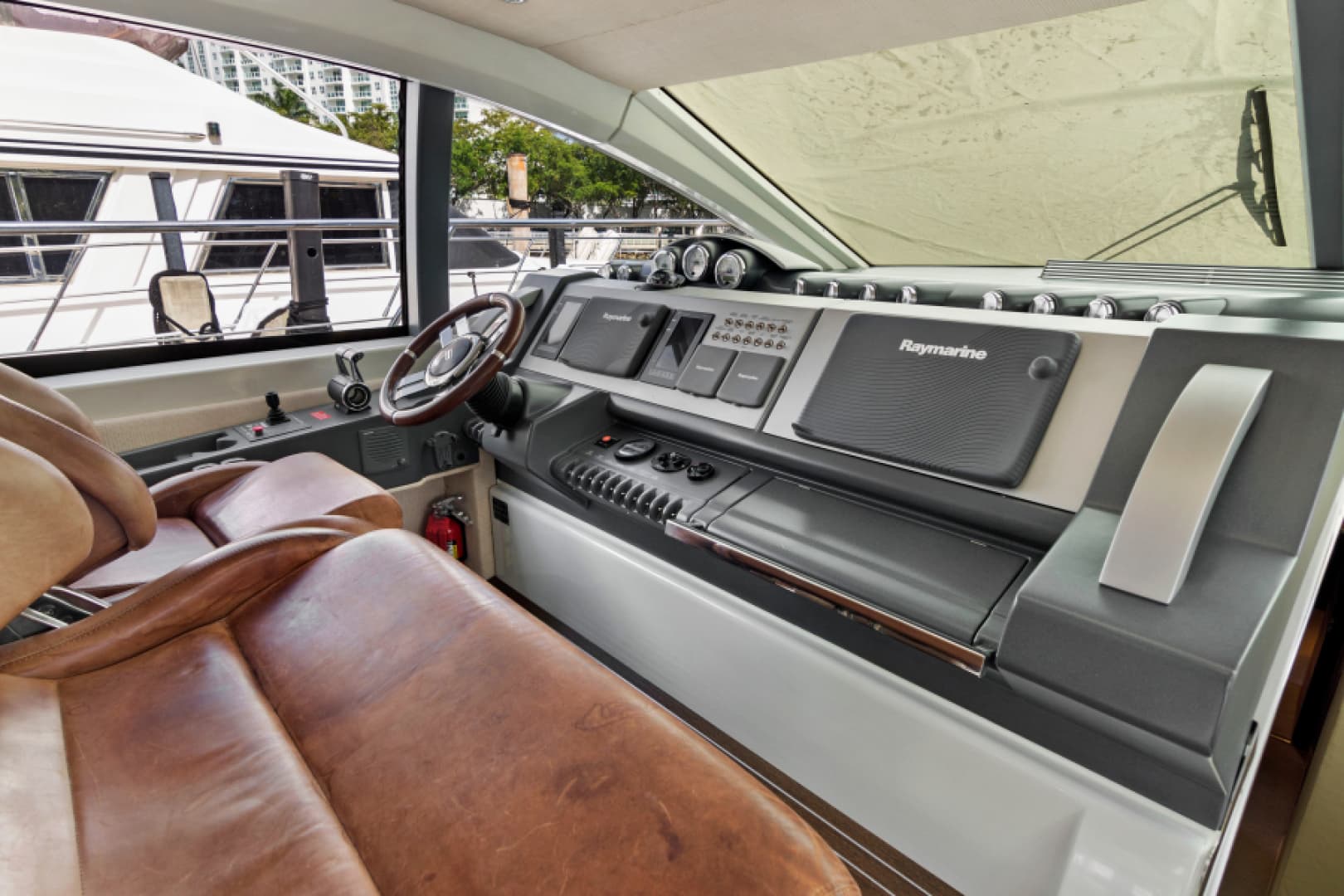 2009 Azimut 68S - Image 14
