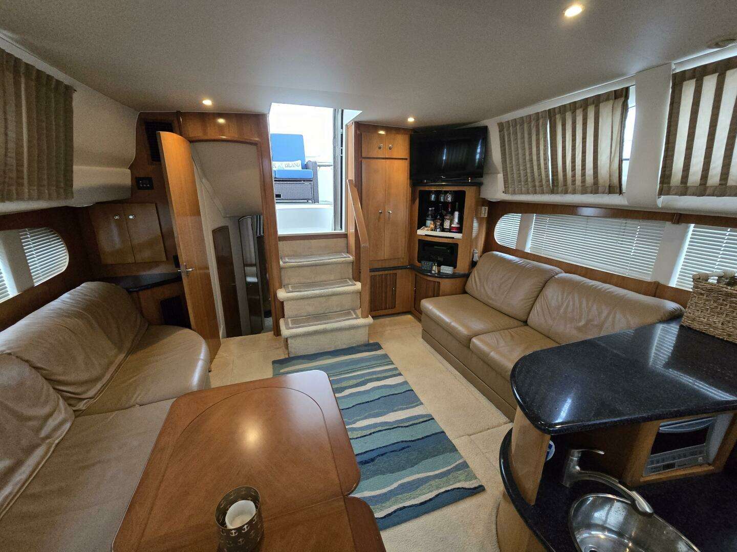 2002 Carver 444 Cockpit Motor Yacht - Image 24