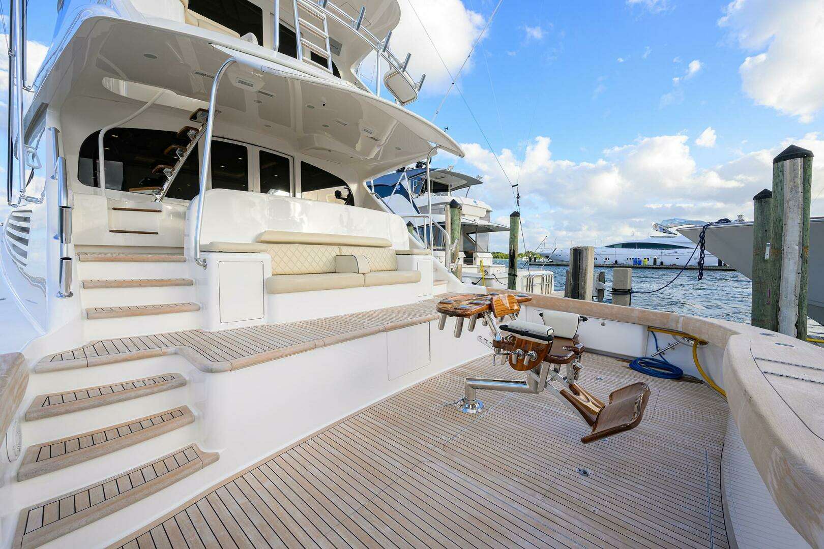 2020 Viking 92 Enclosed Bridge - Image 34