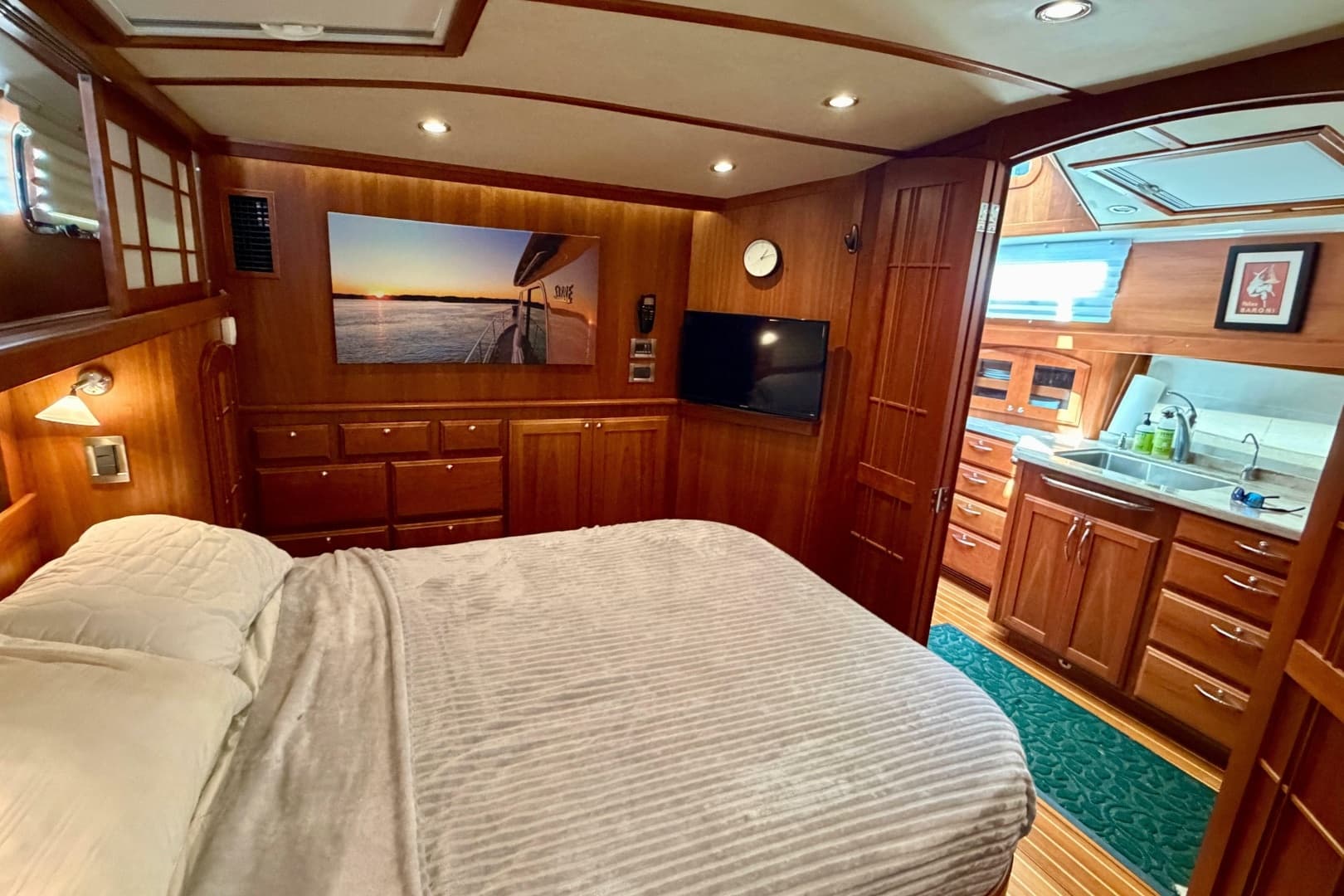 2016 Sabre 48 Salon Express - Image 22