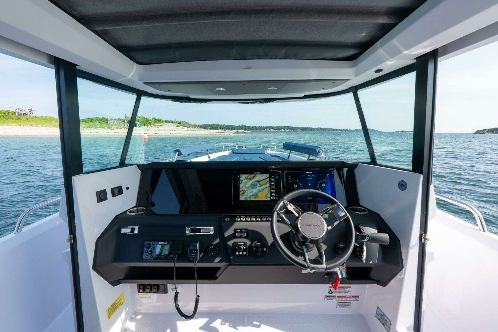 2026 Axopar Cross Cabin - Image 30