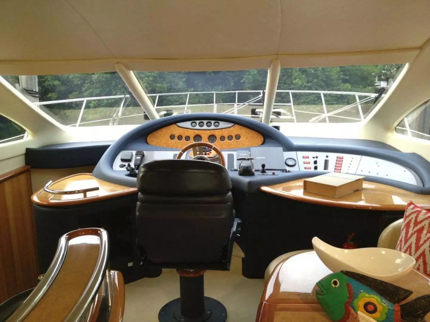 2005 Azimut 62 Evolution - Image 12