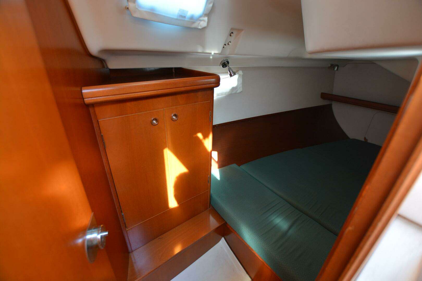 2002 Beneteau Oceanis 331 - Image 10
