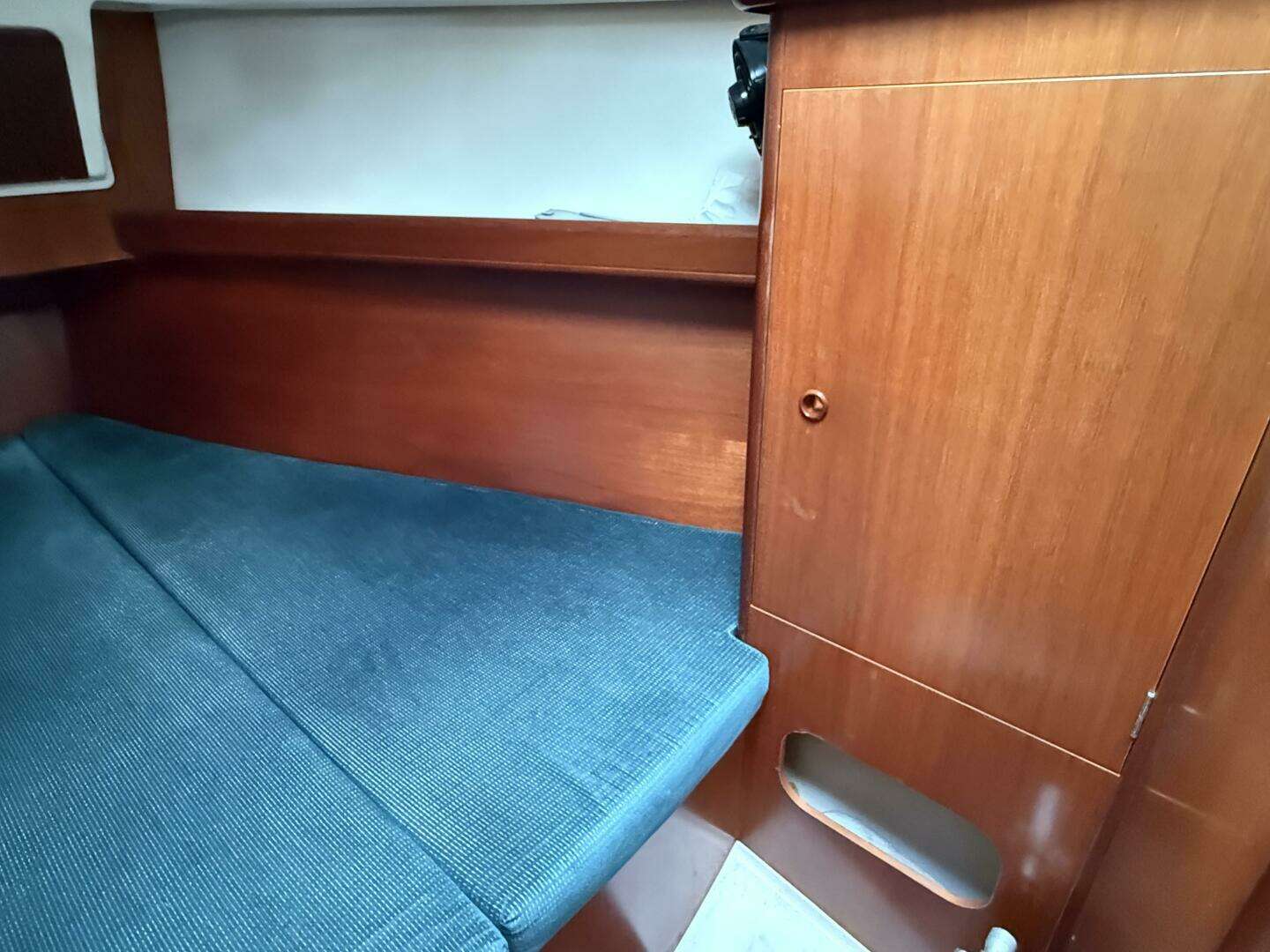 2000 Beneteau 361 - Image 9