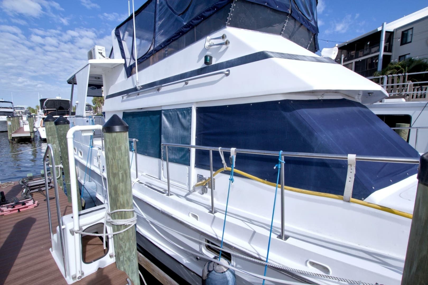 1984 Present Yachts 42 Sundeck - Image 4