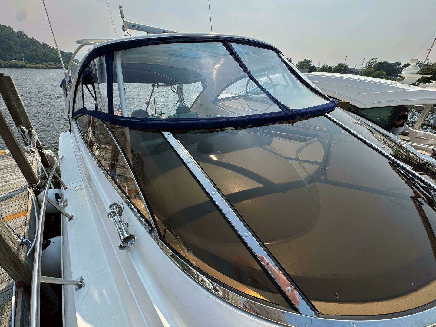 2005 Cruisers Yachts 540 Express - Image 21