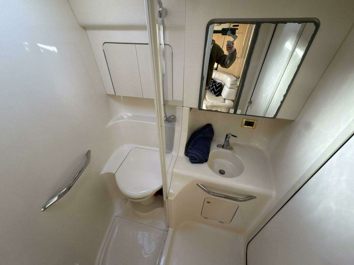 1999 Sea Ray 380 Sundancer - Image 21