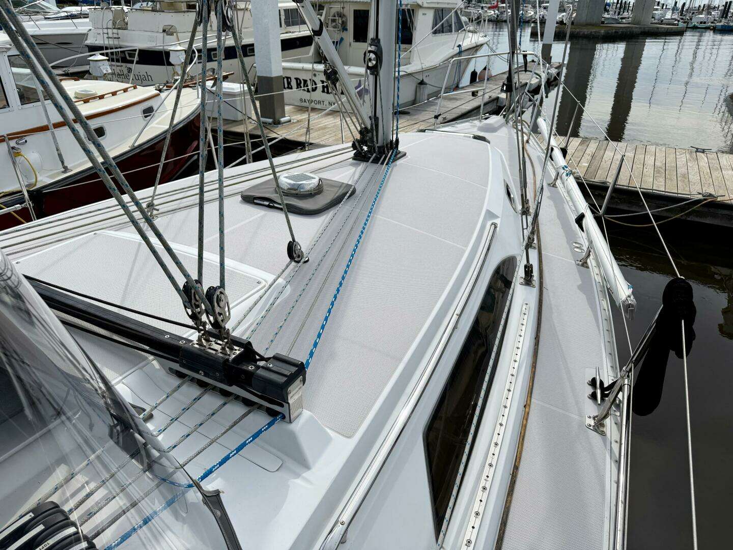 2011 Catalina 355 - Image 11